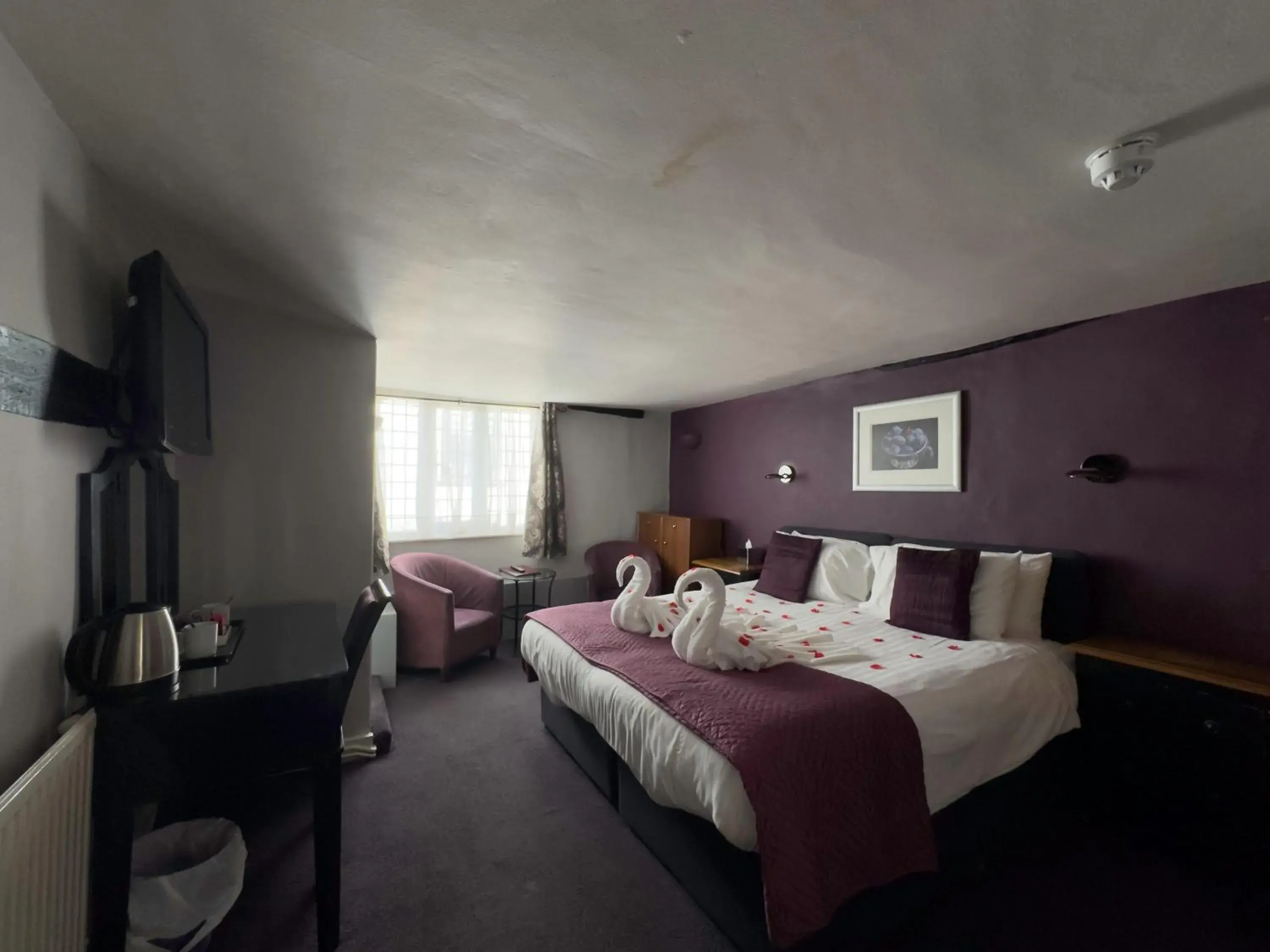 Bedroom, Bed in White Hart Hotel Bedroom, Bed in White Hart Hotel