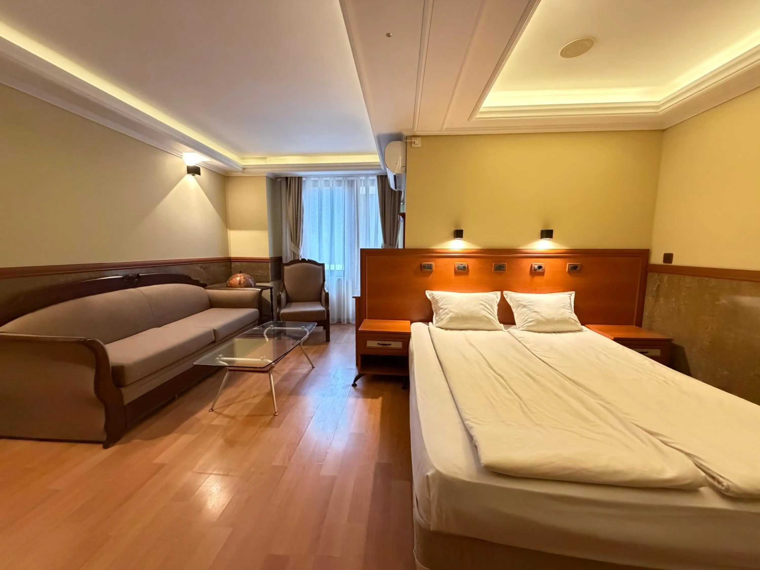 Bed in California Hotel