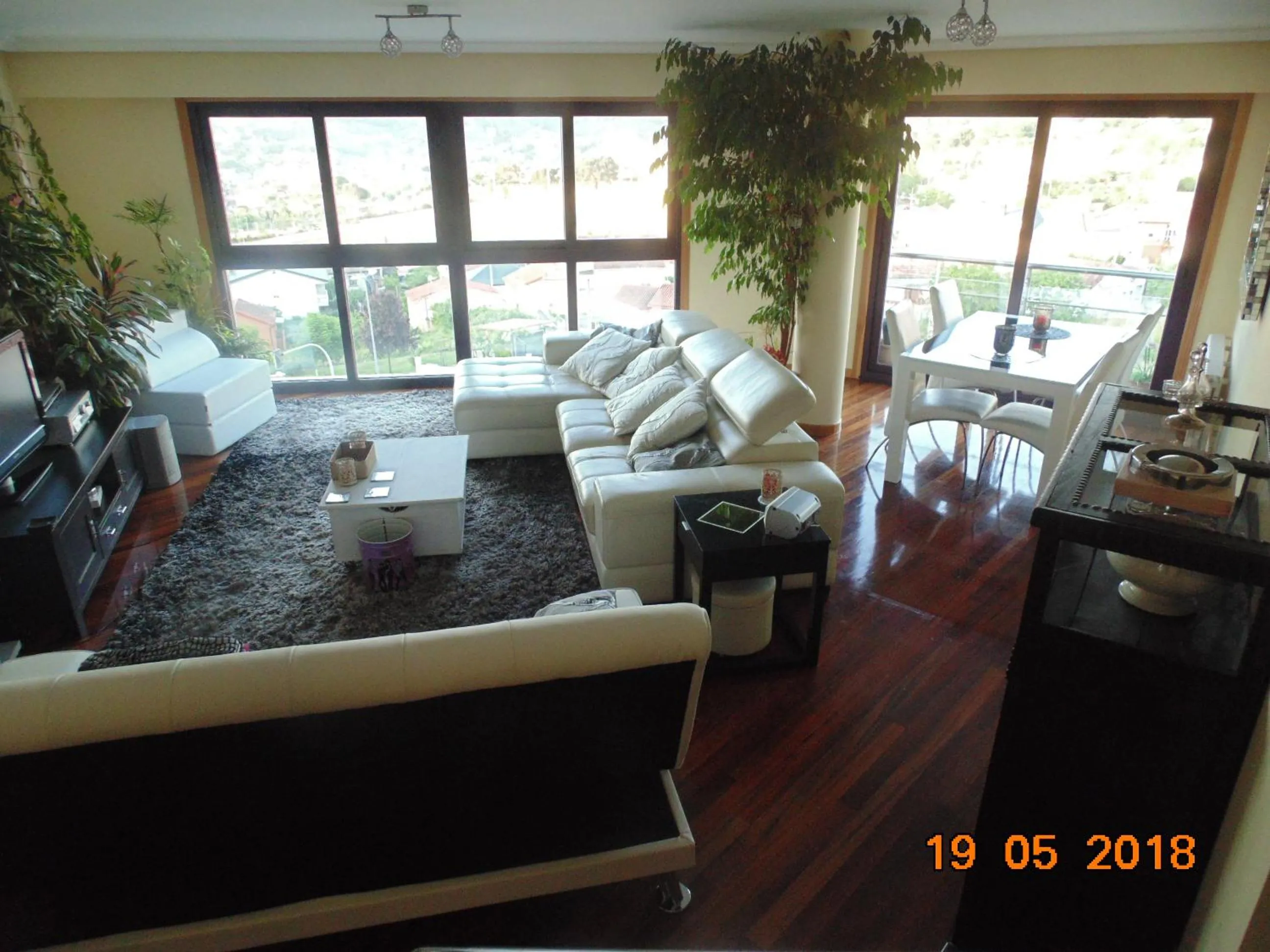 Lounge or bar in Duplex grandes cristaleras impresionantes vistas