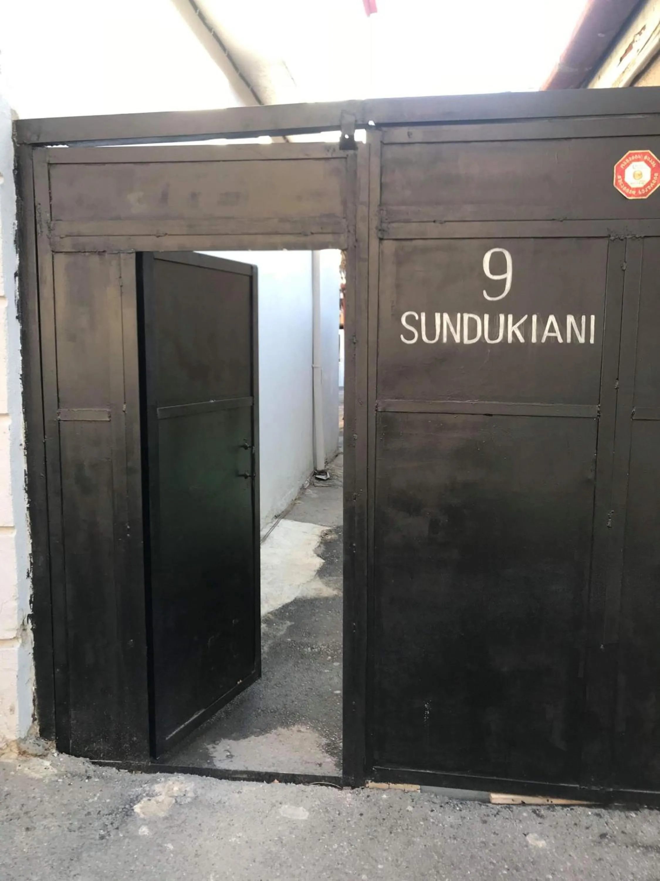 Facade/entrance in Q&B House