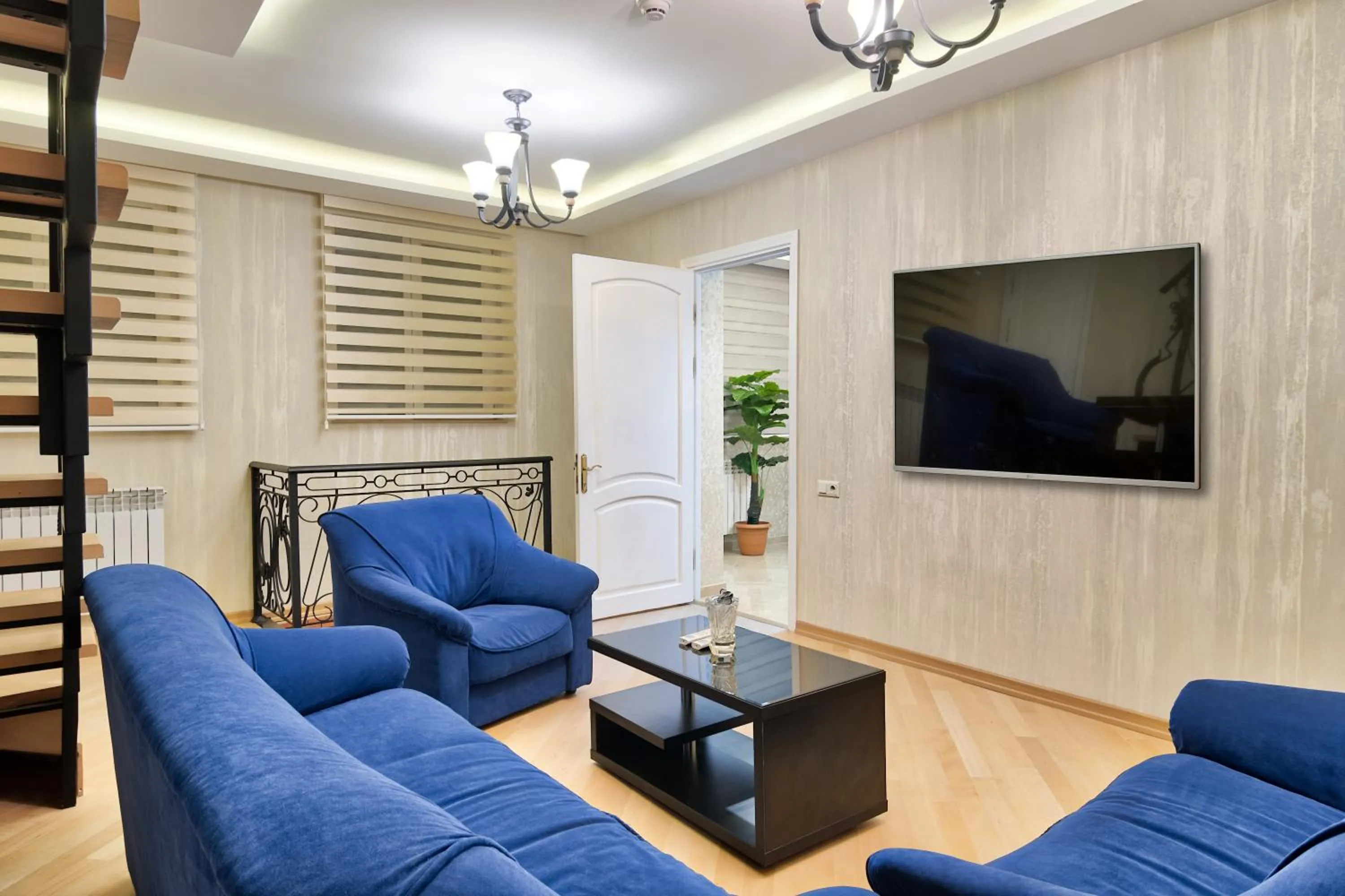 Communal lounge/ TV room in Q&B House