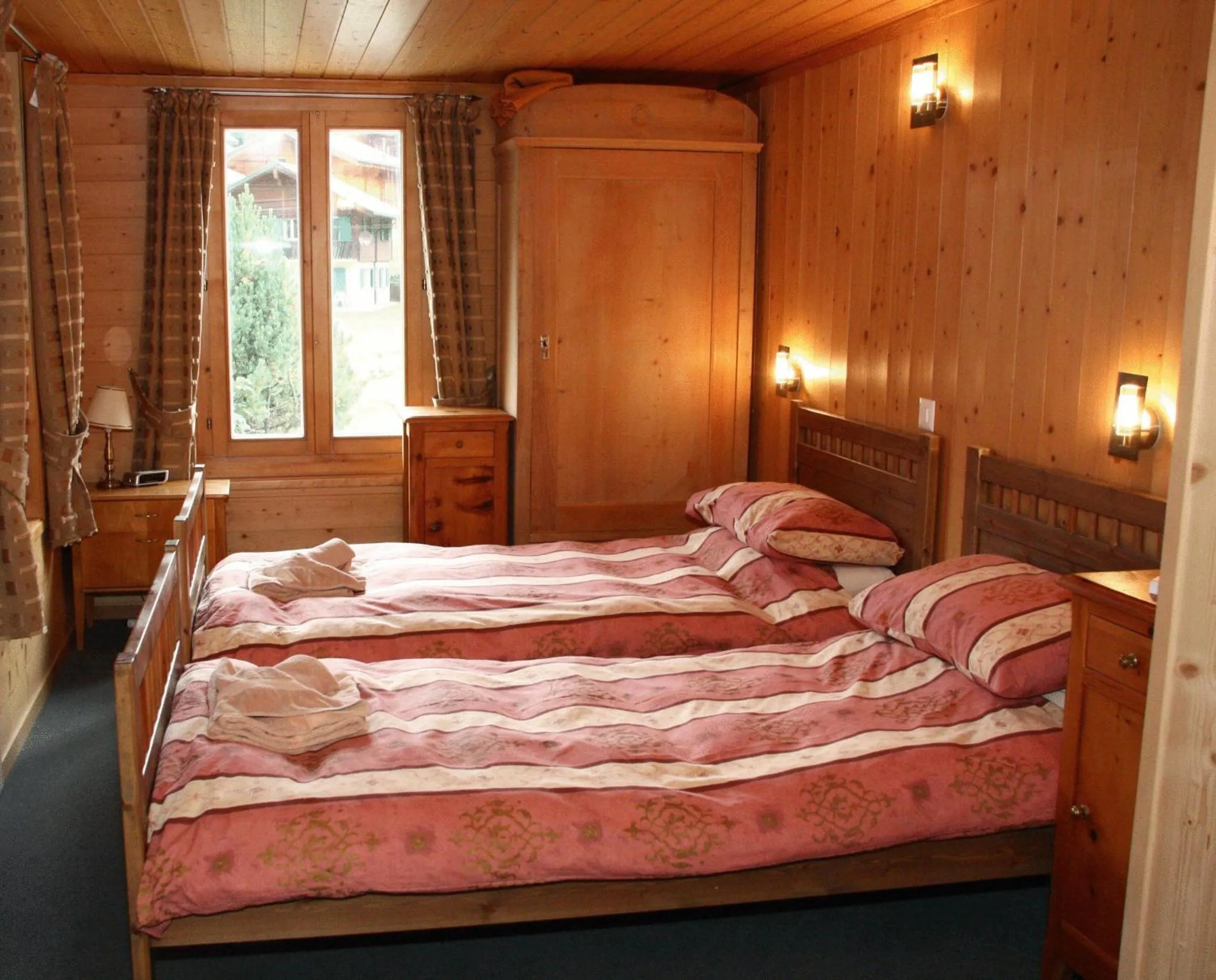 Twin Room in Chalet Suisse Bed and Breakfast