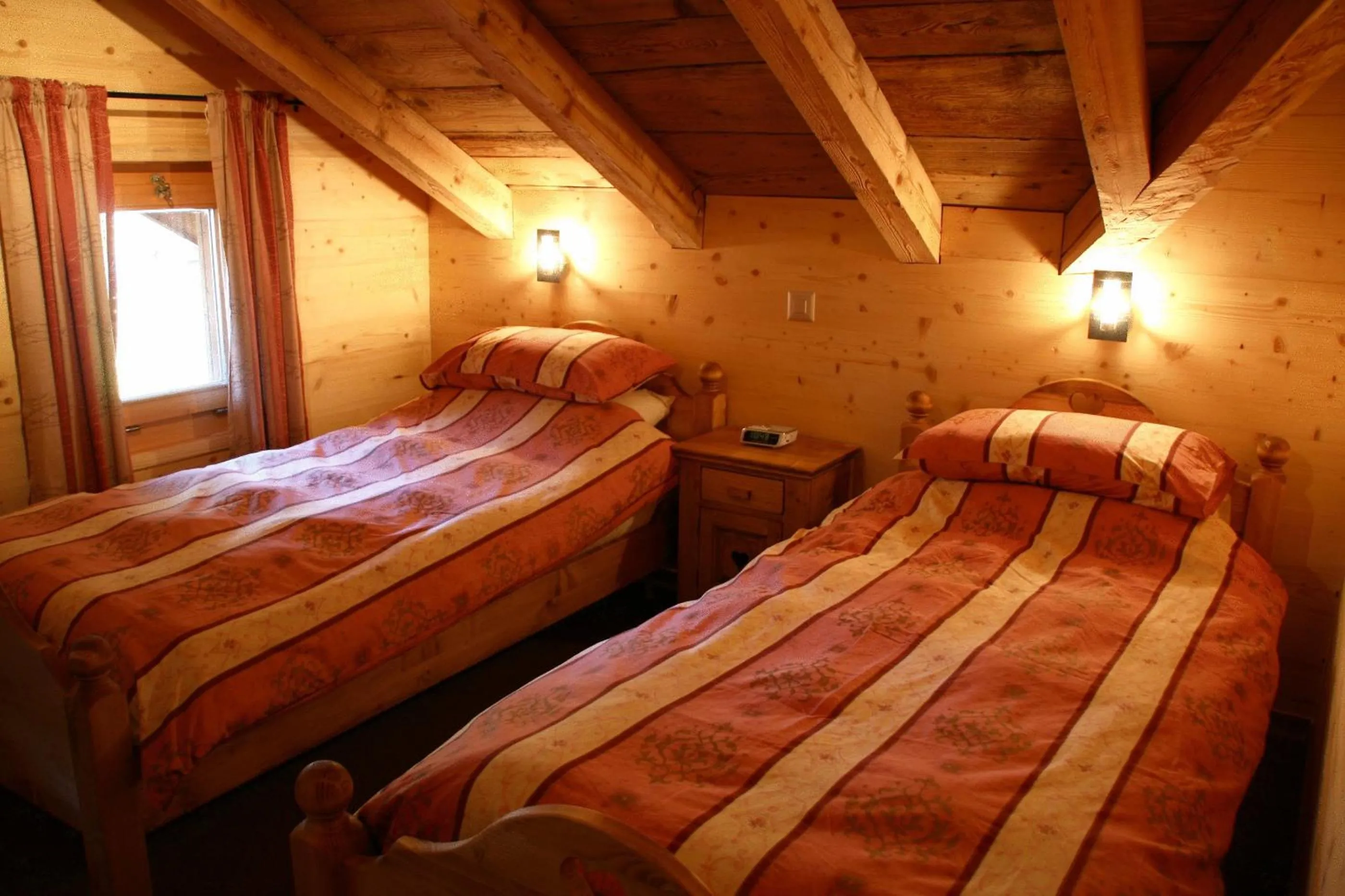 Twin Room in Chalet Suisse Bed and Breakfast
