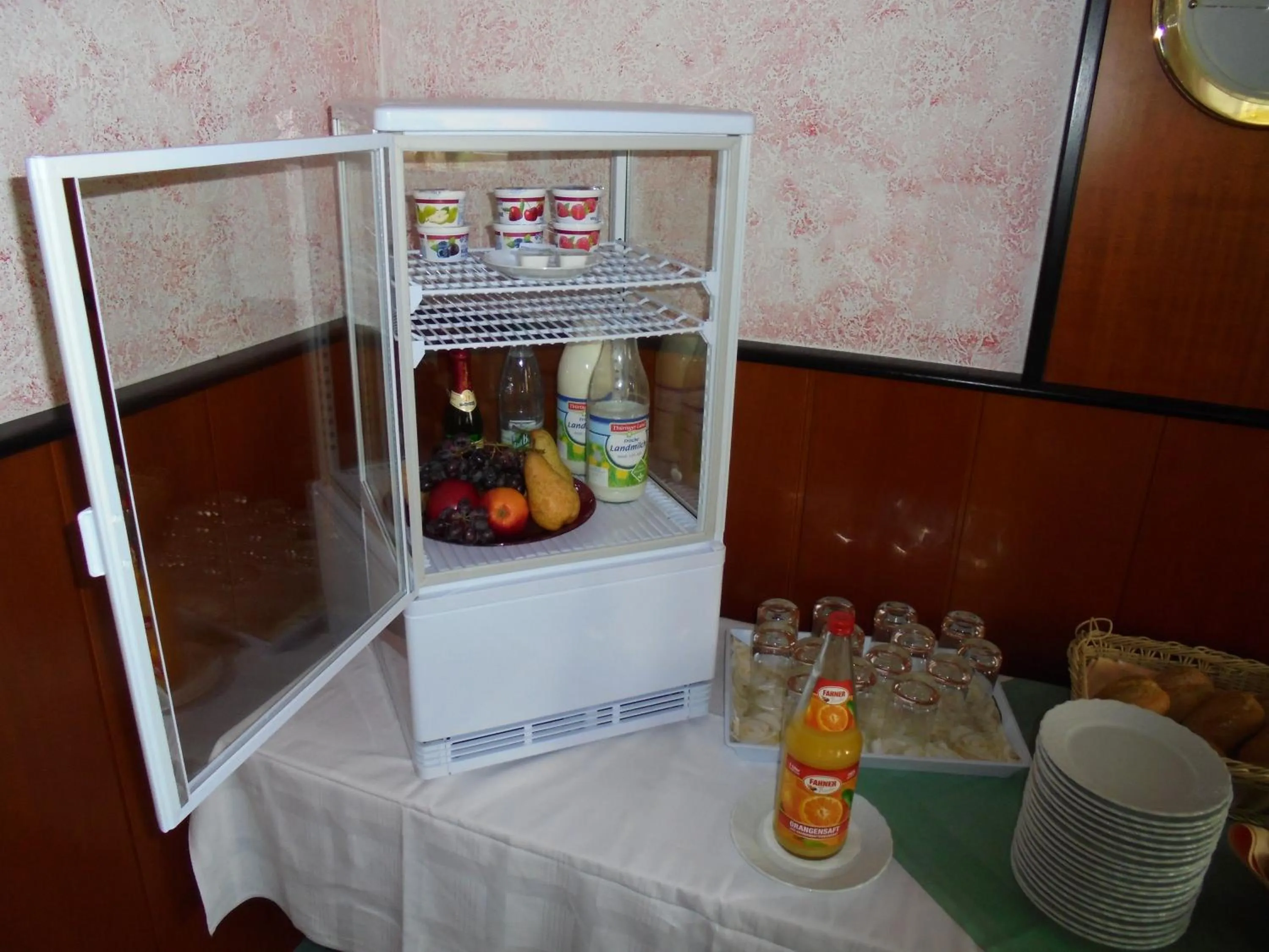 Buffet breakfast in Hotel & Restaurant am Rosenhügel