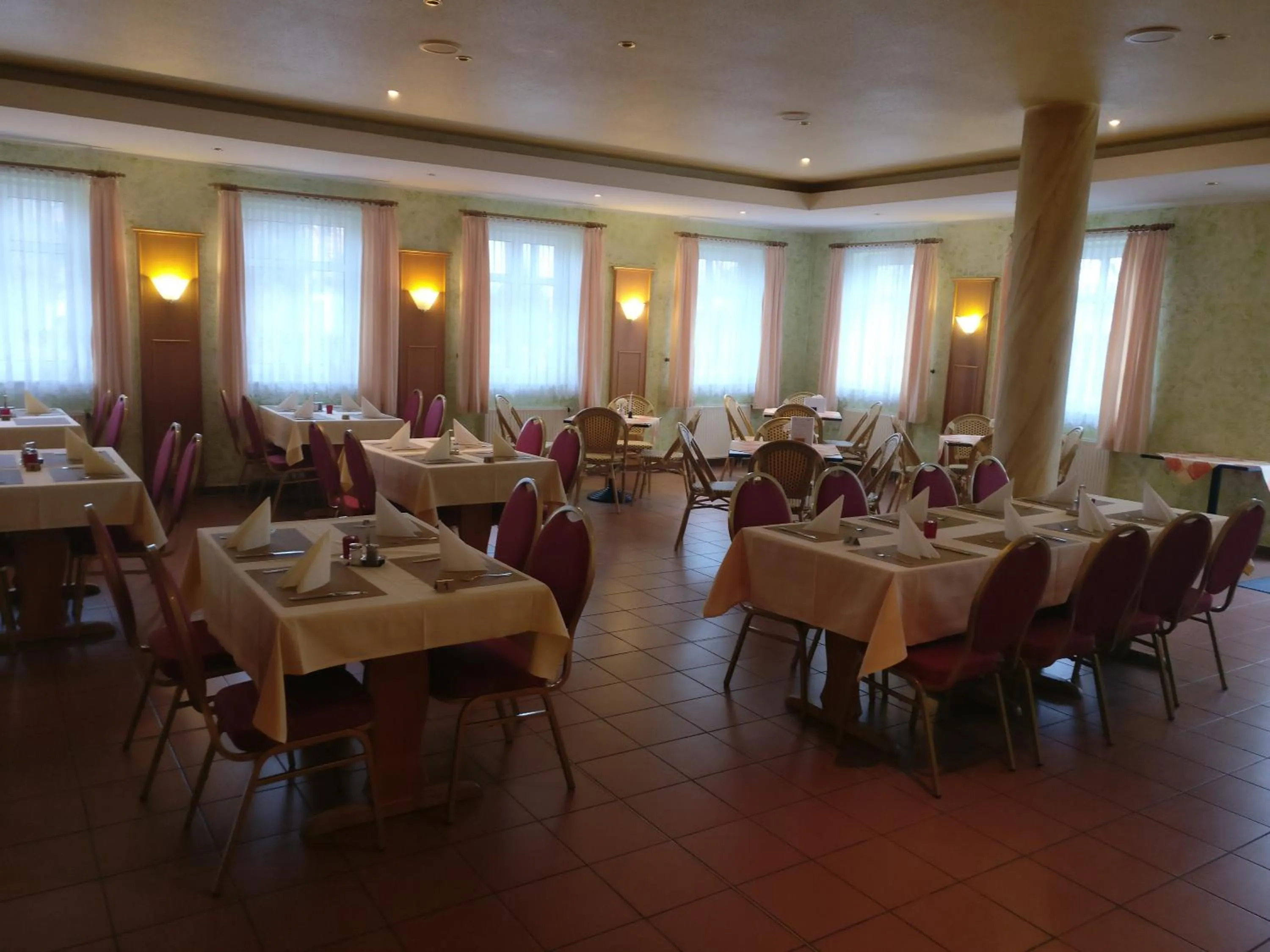 Restaurant/places to eat in Hotel & Restaurant am Rosenhügel