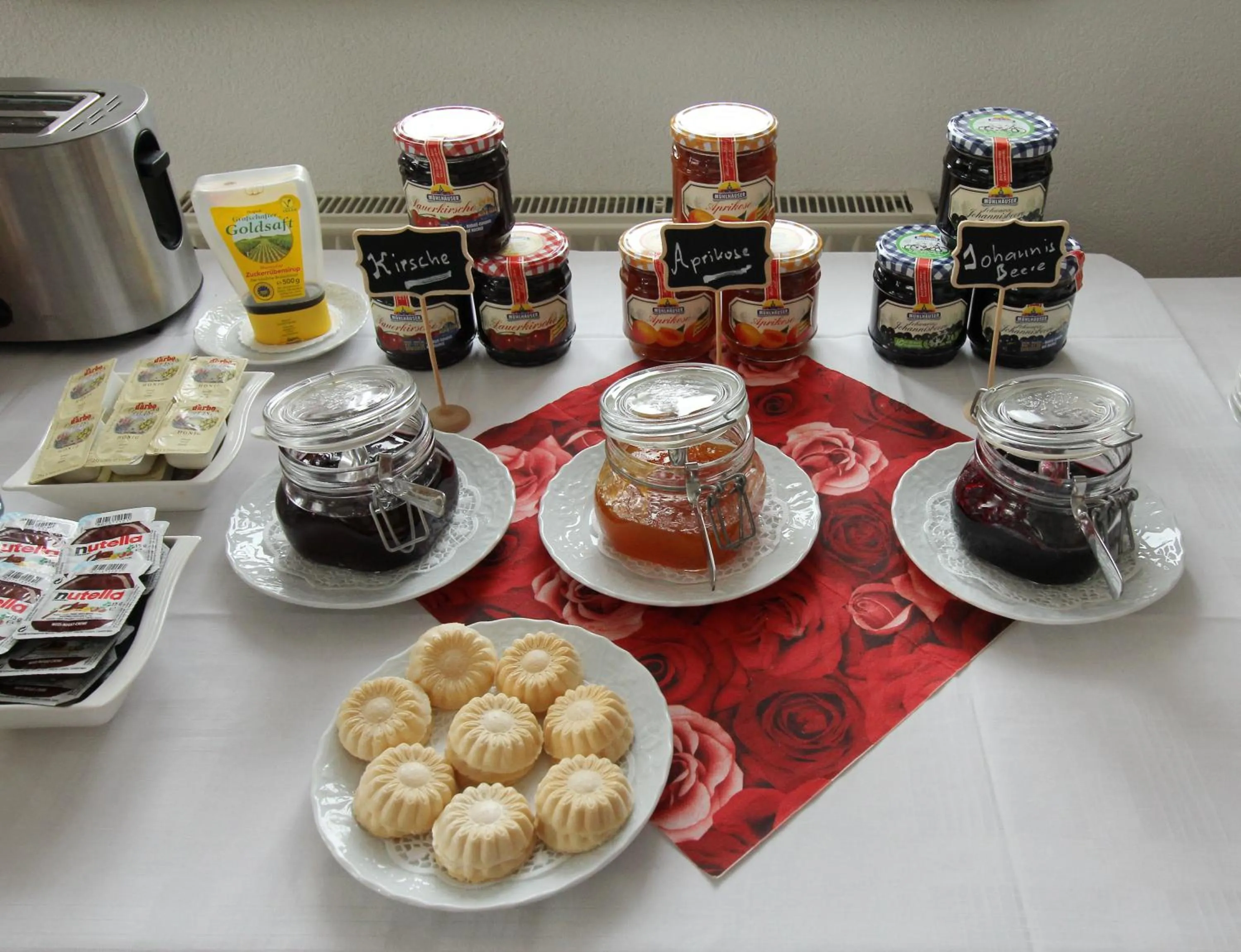 Buffet breakfast in Hotel & Restaurant am Rosenhügel