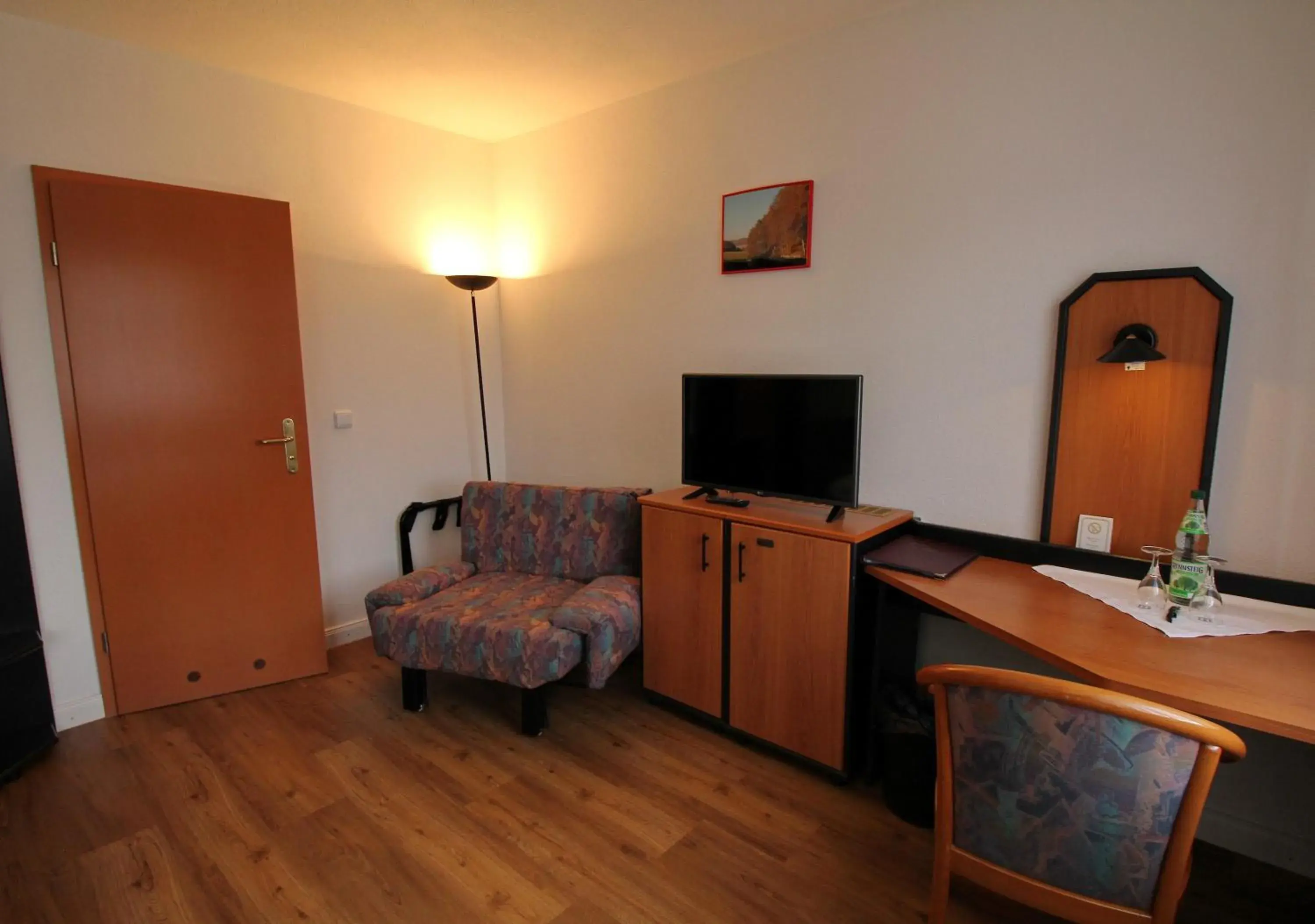 Single Room with Private Bathroom in Hotel & Restaurant am Rosenhügel Single Room with Private Bathroom in Hotel & Restaurant am Rosenhügel