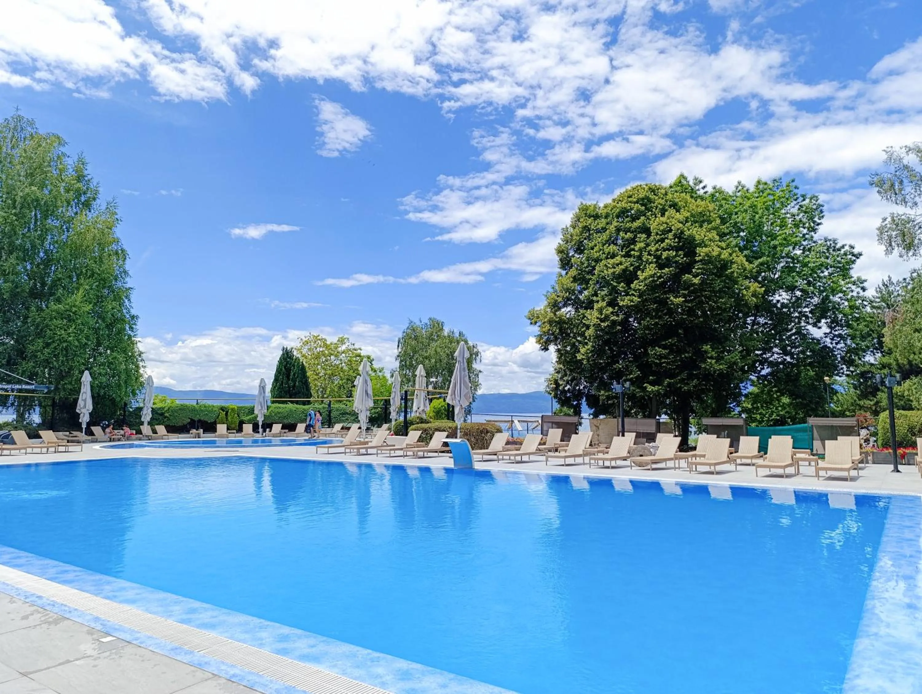 Swimming pool in Hotel Metropol – Metropol Lake Resort