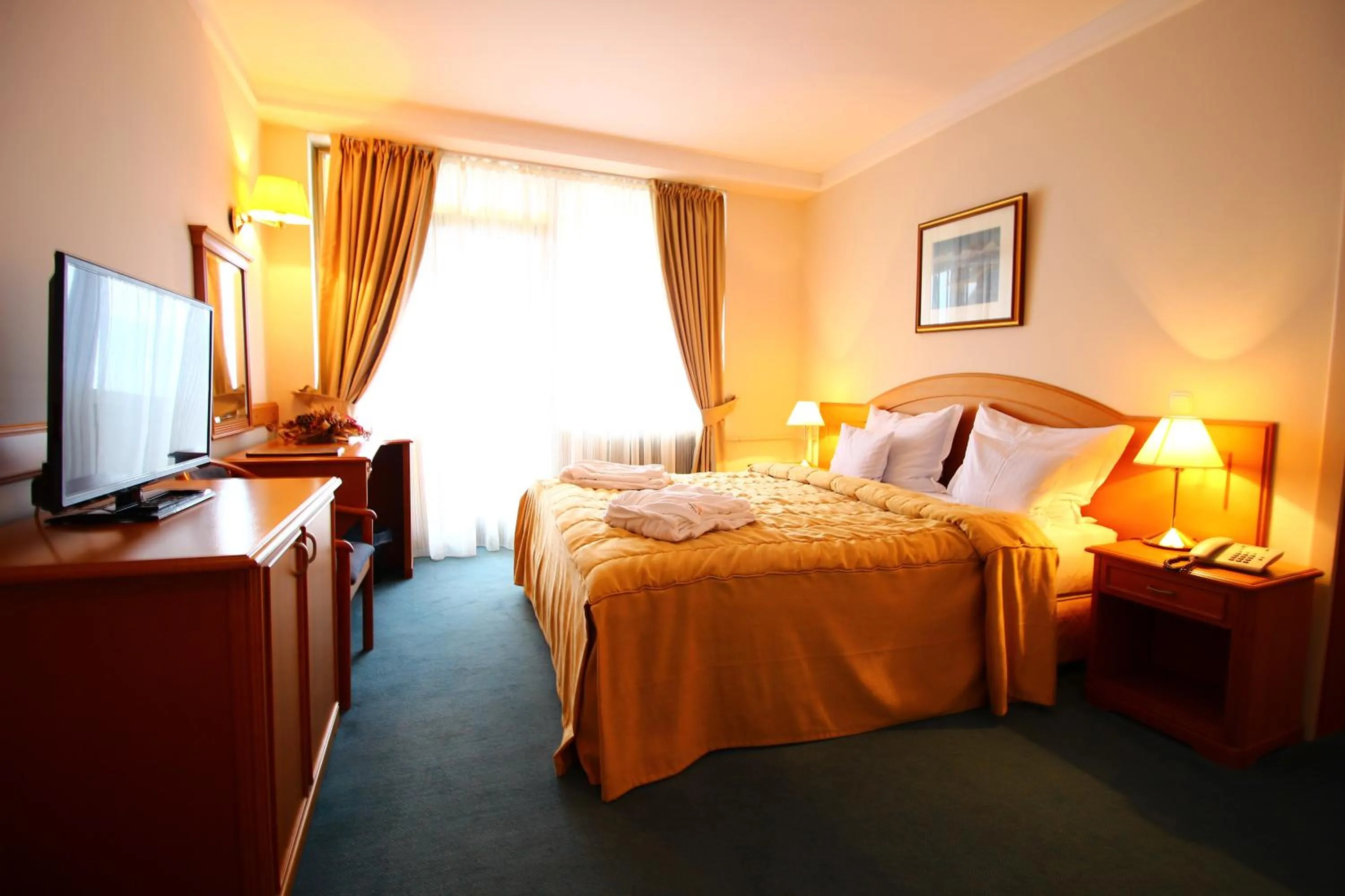 Bedroom, Bed in Hotel Metropol – Metropol Lake Resort