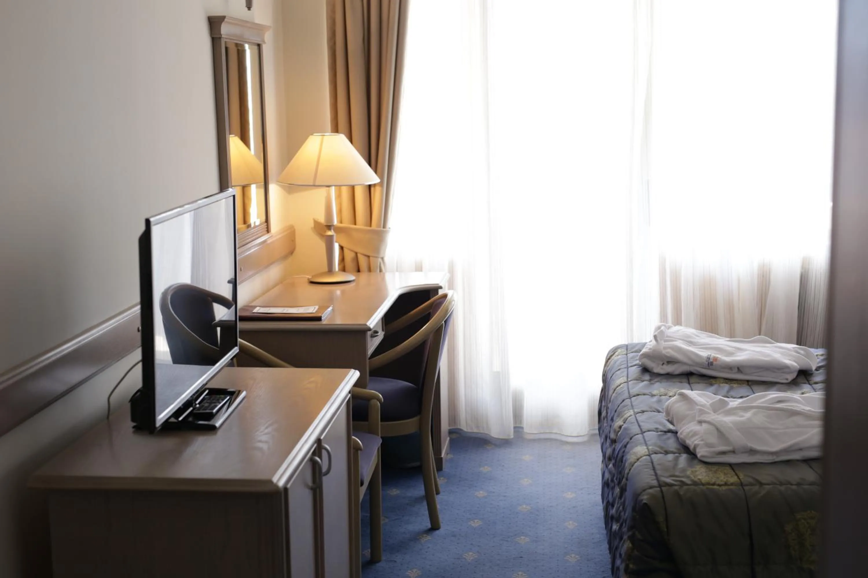 Bed in Hotel Metropol – Metropol Lake Resort