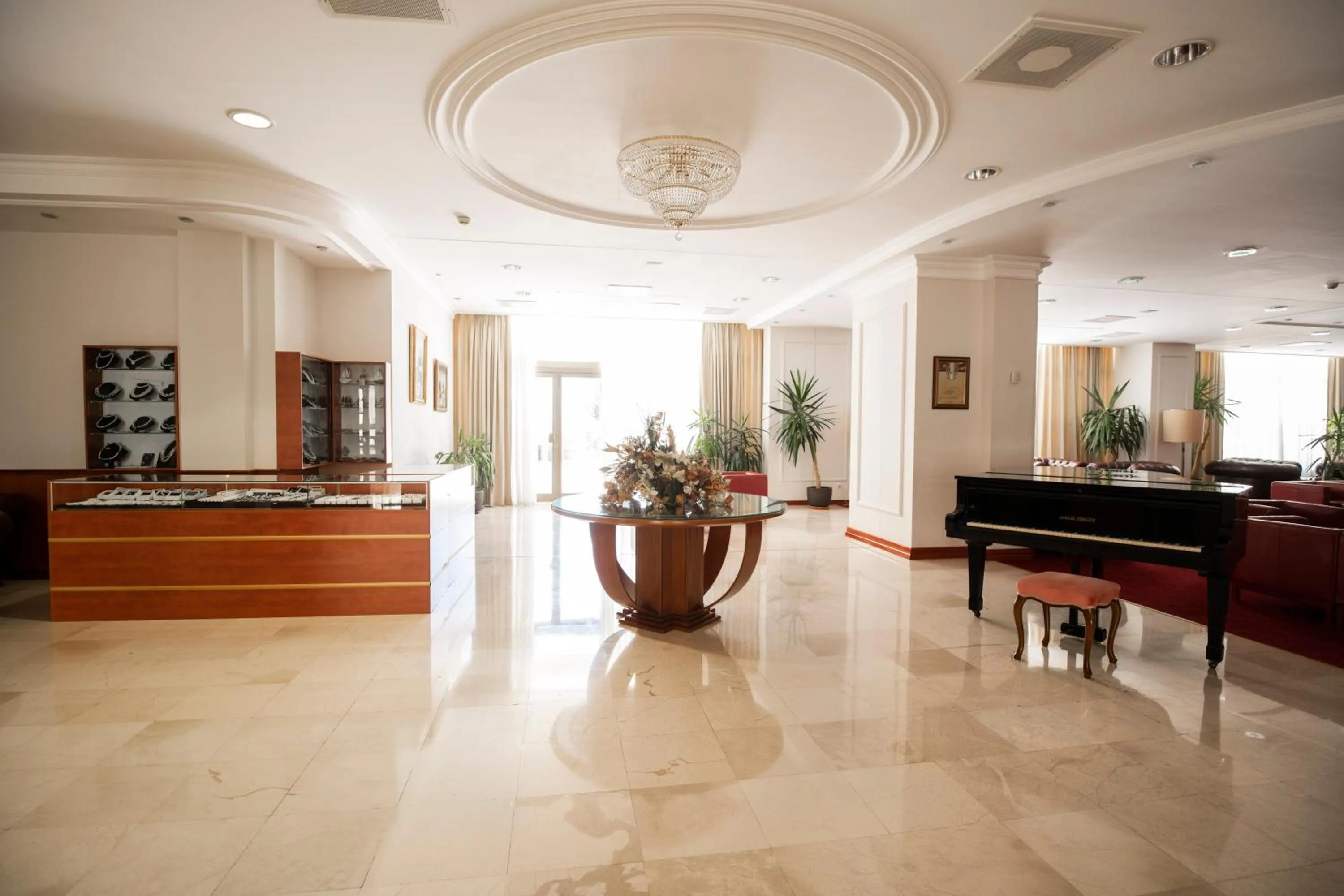Lobby or reception in Hotel Metropol – Metropol Lake Resort