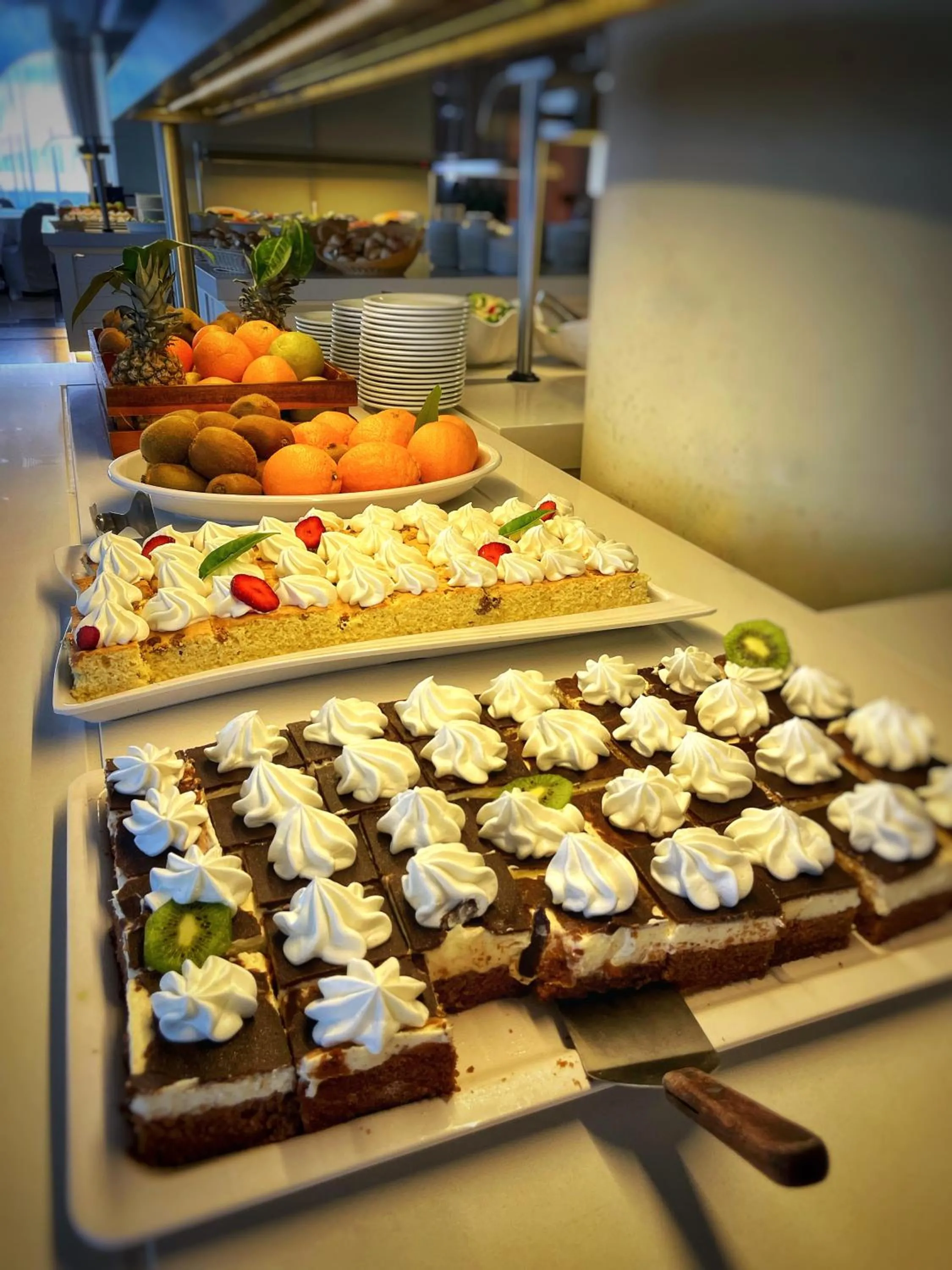 Food in Hotel Metropol – Metropol Lake Resort