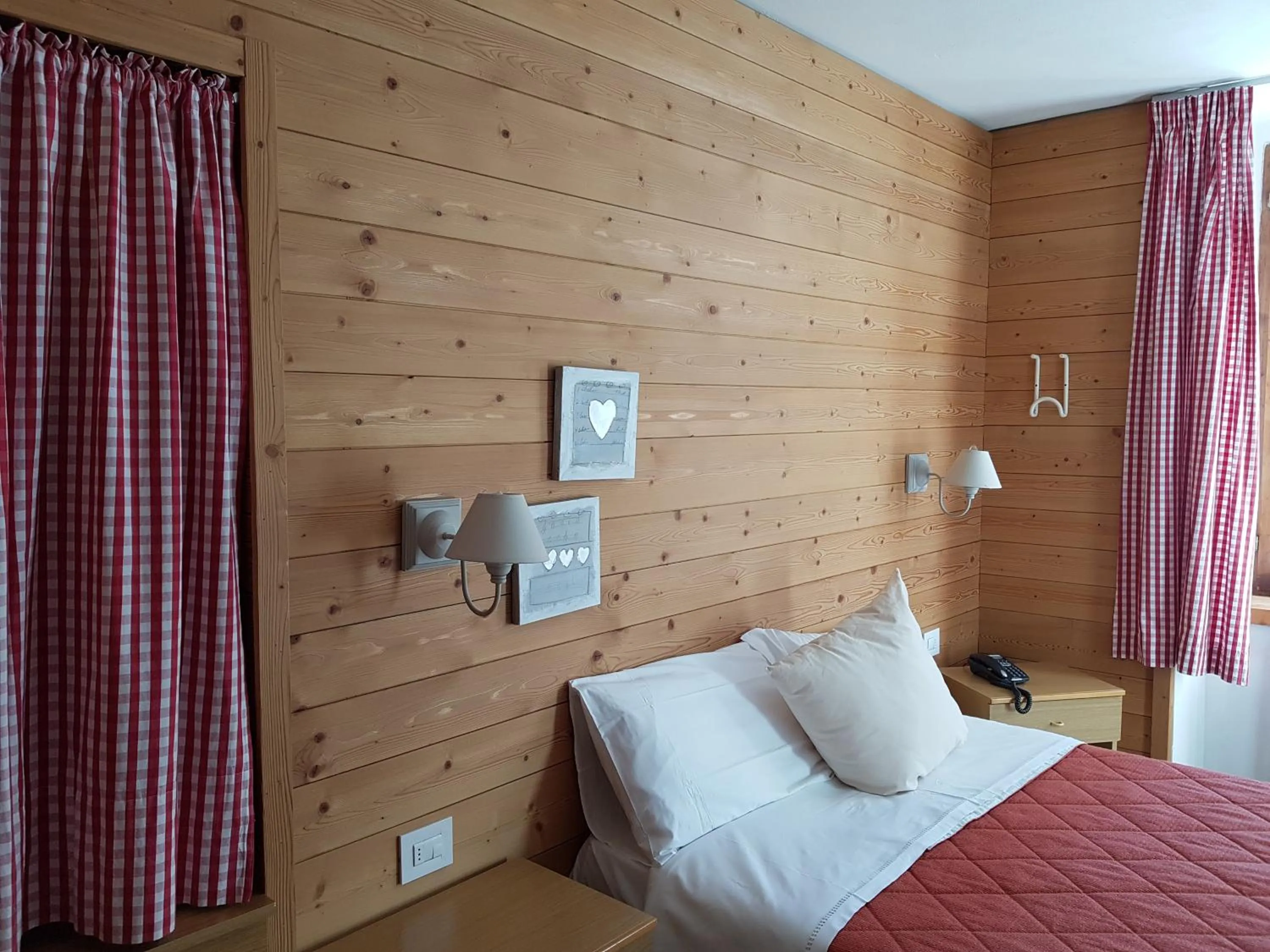 Decorative detail, Bed in Hotel Pedretti