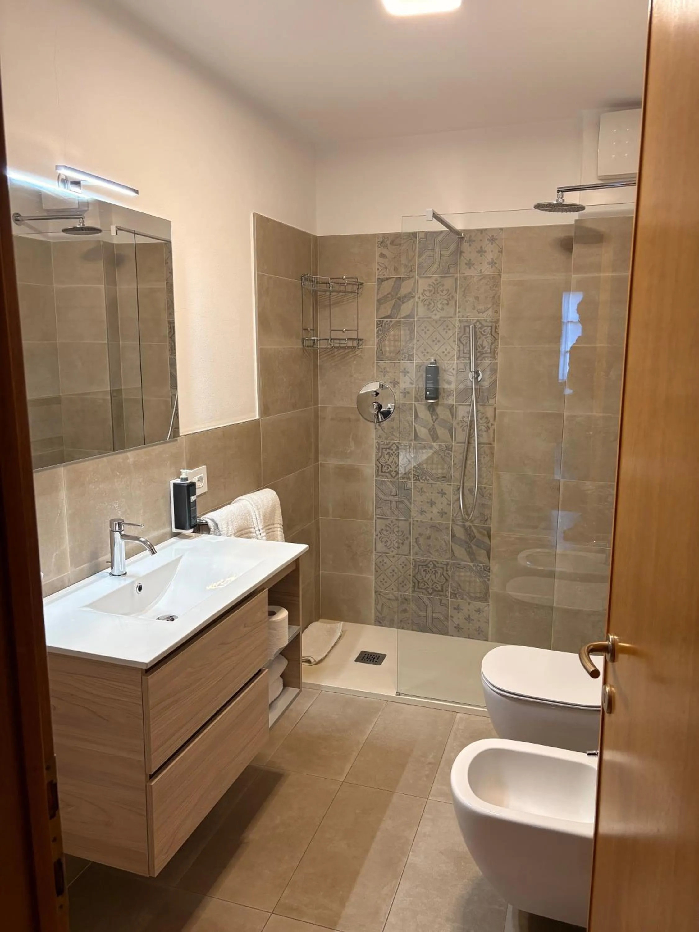 Shower in Hotel Pedretti