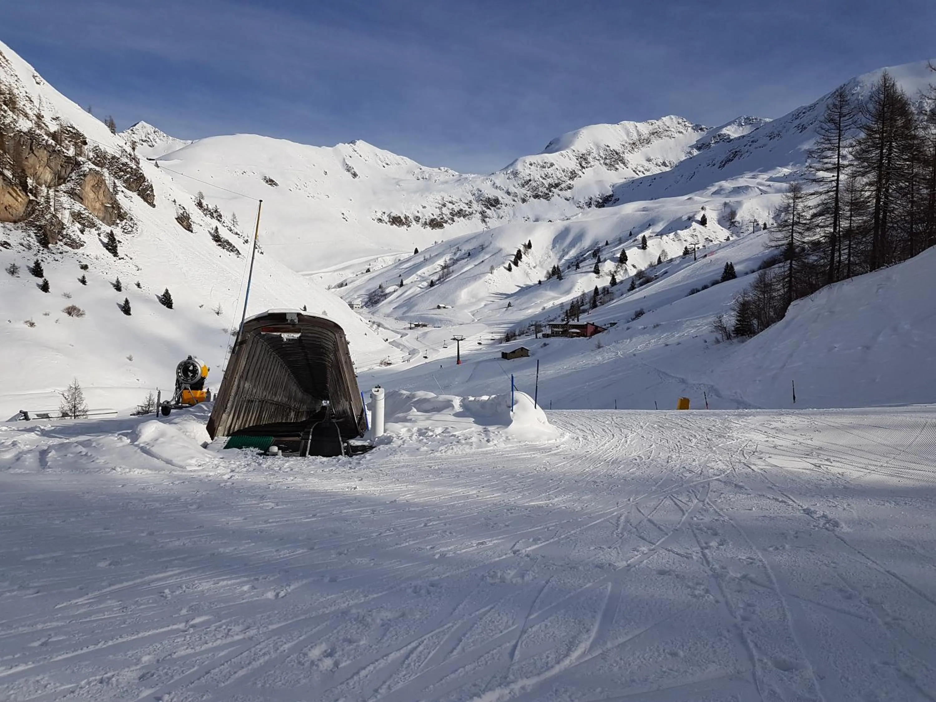 Skiing in Hotel Pedretti