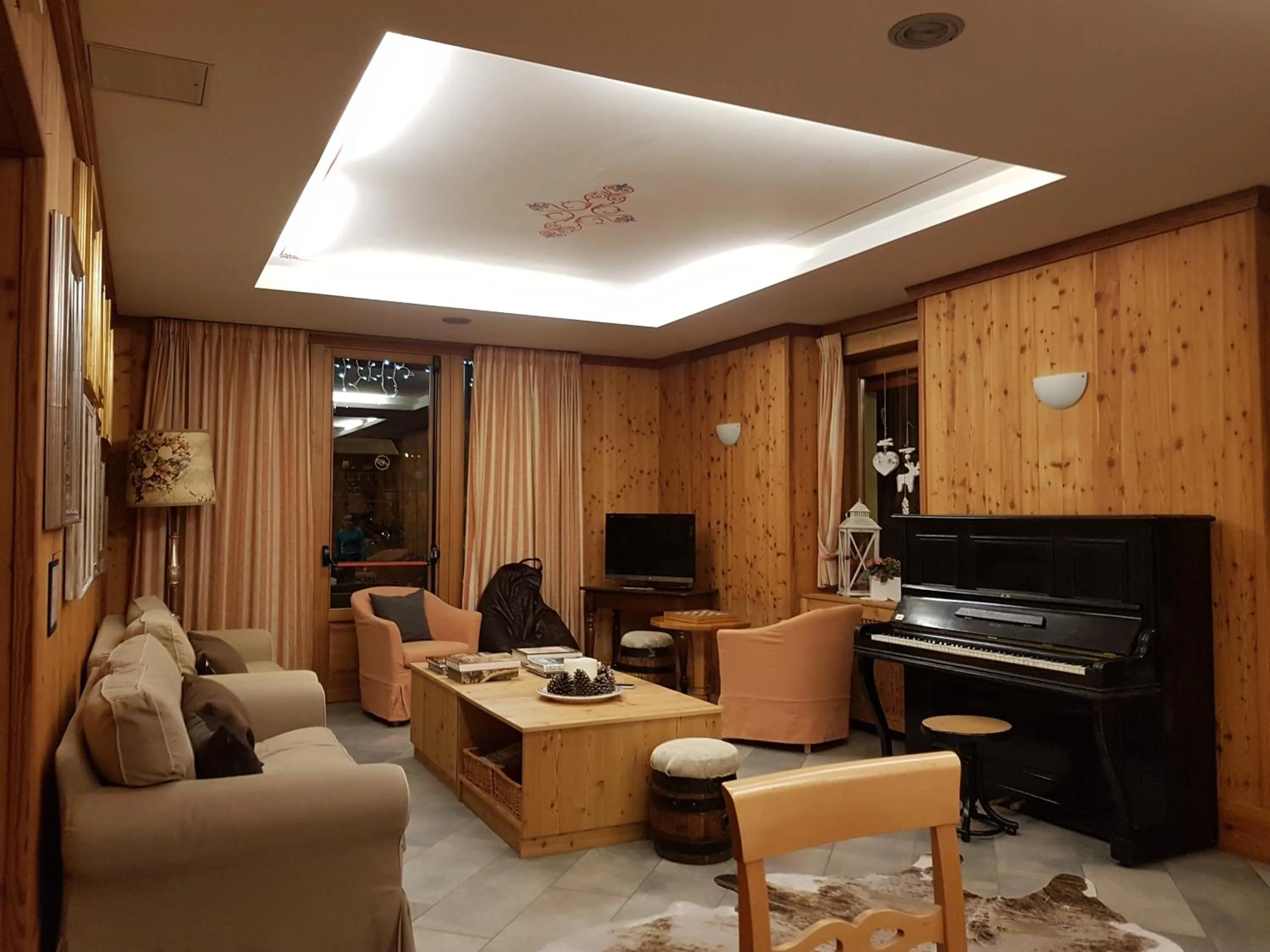 Lounge or bar in Hotel Pedretti