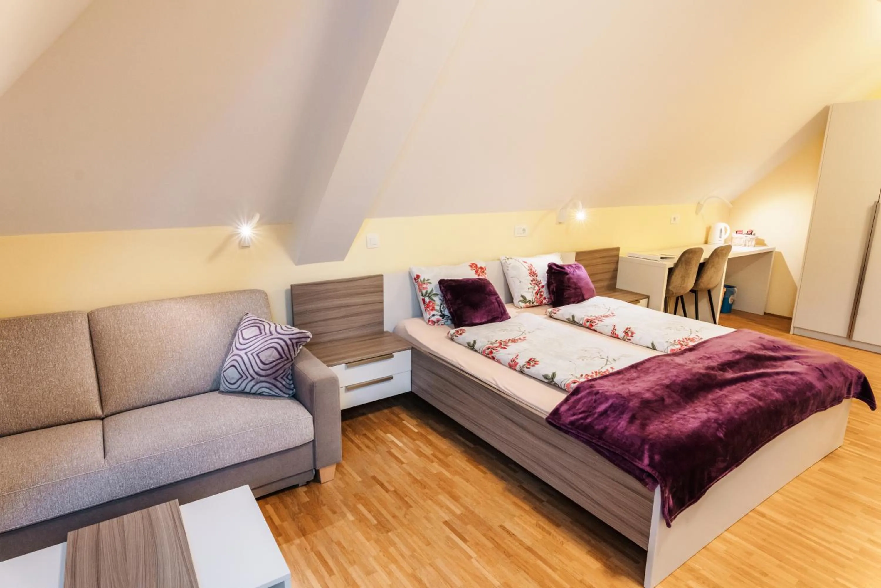 Photo of the whole room, Bed in Dvorec Trebnik - SOBE