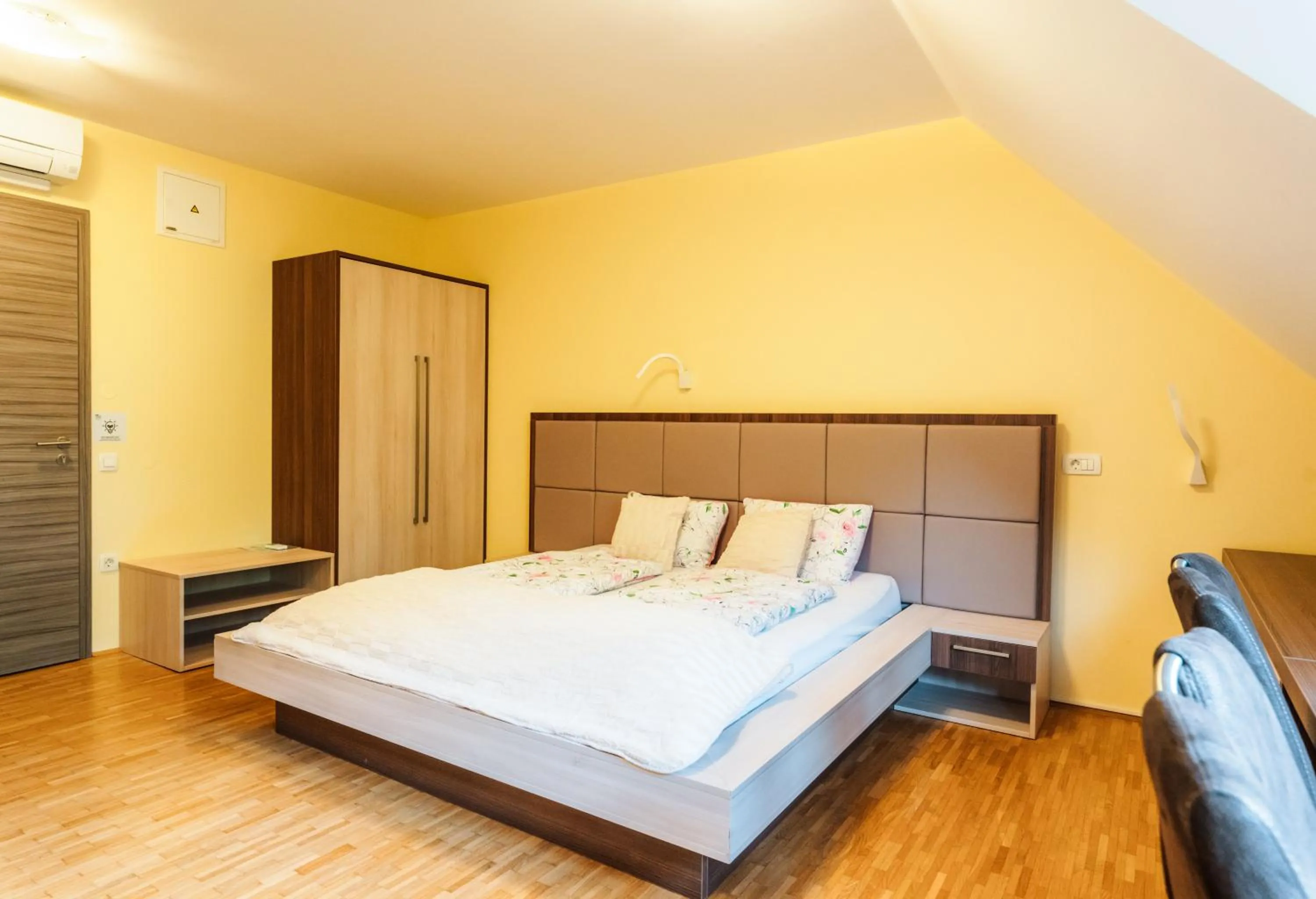 Photo of the whole room, Bed in Dvorec Trebnik - SOBE