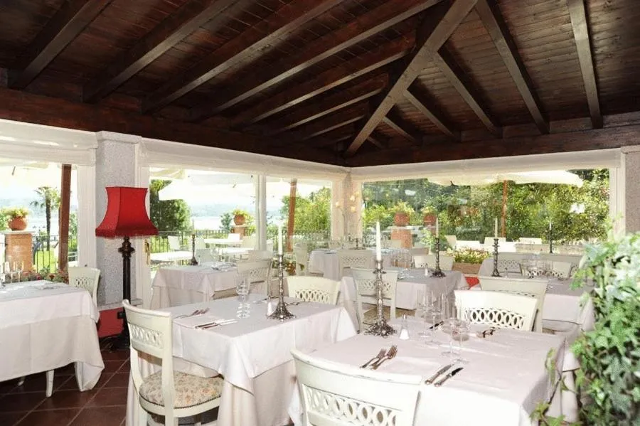 Restaurant/places to eat in Villa Baroni