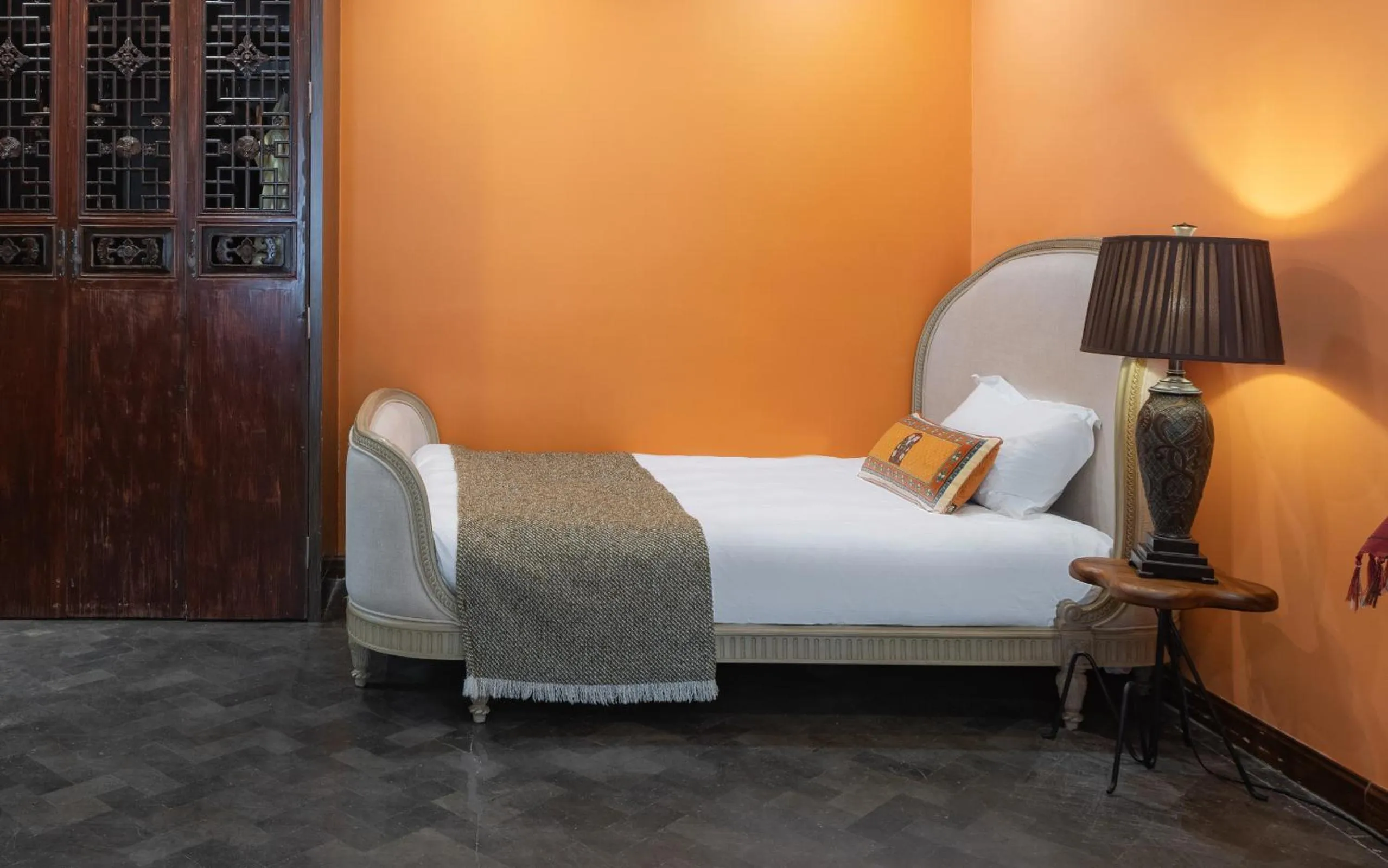 Cote Cour Beijing - Quadrangle close to Tiananmen Square & Forbidden City & Nanluoguxiang, Walk to Wangfujing, English speaking, Free WiFi, Free Laundry, Free Wonton & Noodles with Tour ticket service, Free selfies with ancient costume