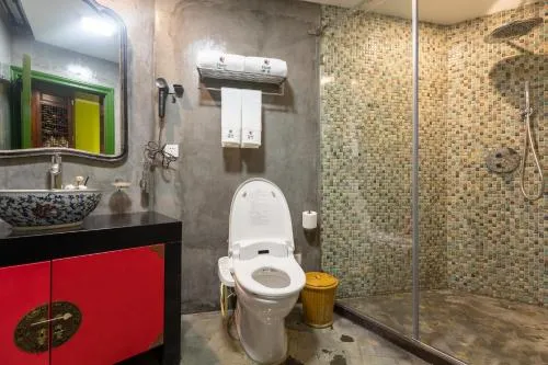 Cote Cour Beijing - Quadrangle close to Tiananmen Square & Forbidden City & Nanluoguxiang, Walk to Wangfujing, English speaking, Free WiFi, Free Laundry, Free Wonton & Noodles with Tour ticket service, Free selfies with ancient costume
