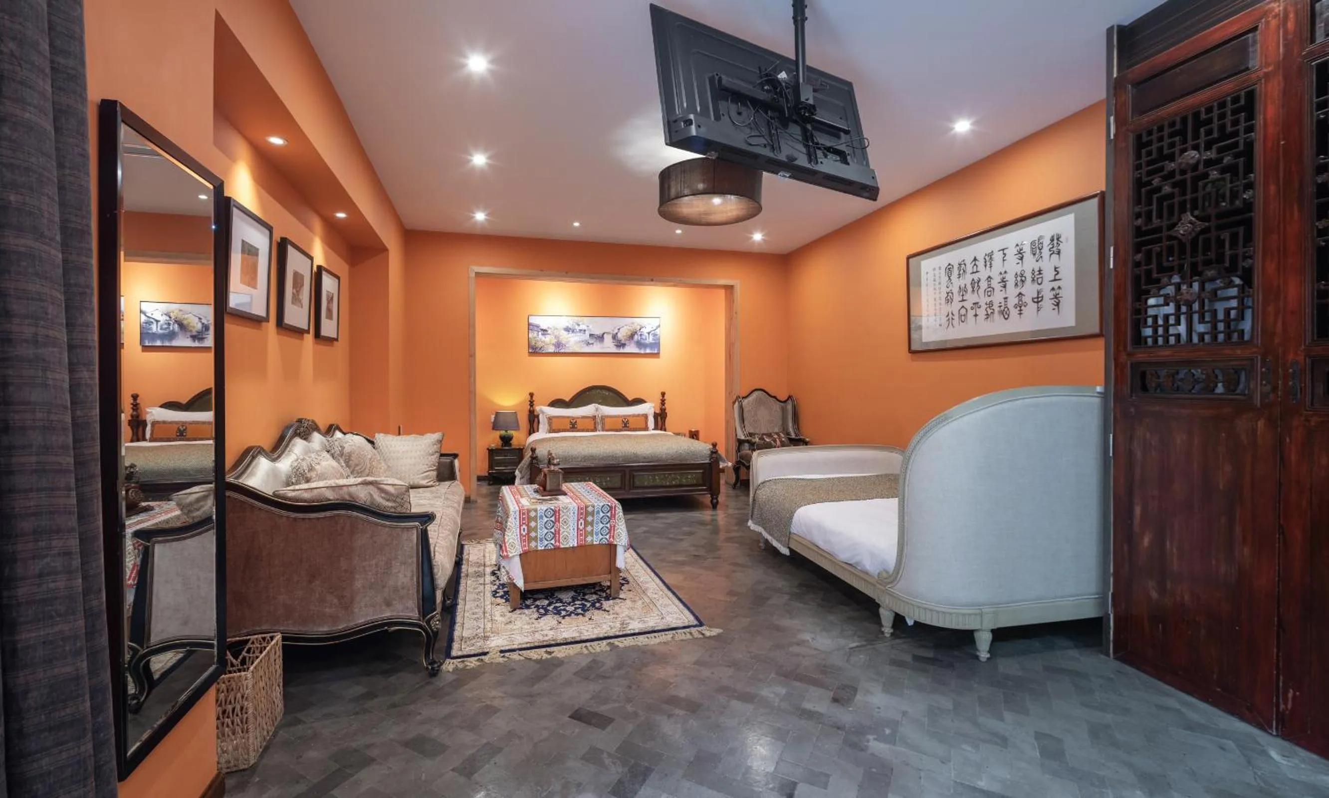 Family Room with Bath in Cote Cour Beijing - Quadrangle close to Tiananmen Square & Forbidden City & Nanluoguxiang, Walk to Wangfujing, English speaking, Free WiFi, Free Laundry, Free Wonton & Noodles with Tour ticket service, Free selfies with ancient costume