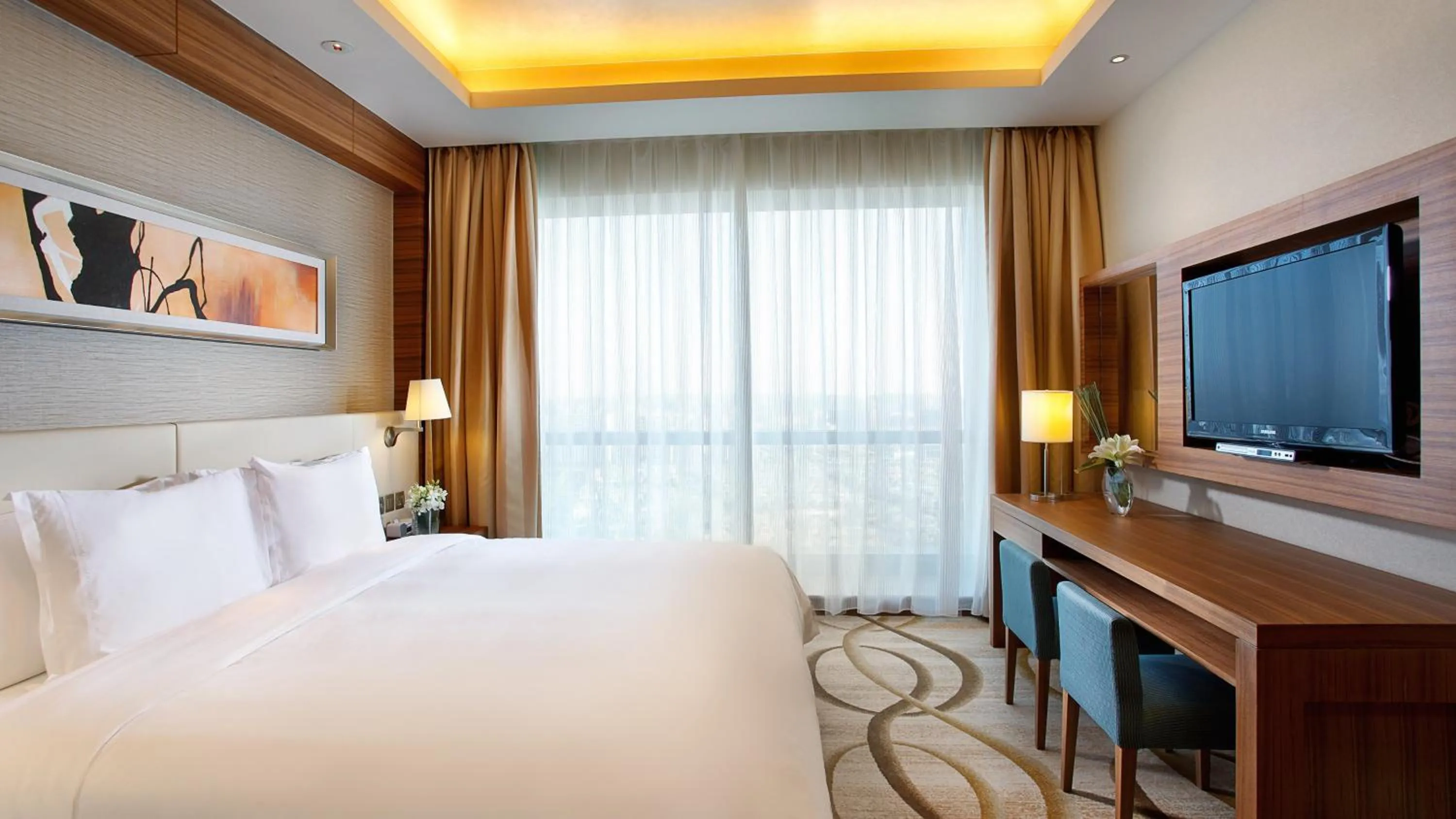 Bedroom, Bed in Holiday Inn Shanghai Pudong Kangqiao by IHG - Free shuttle bus to Disney land, Ins Swimming Pool