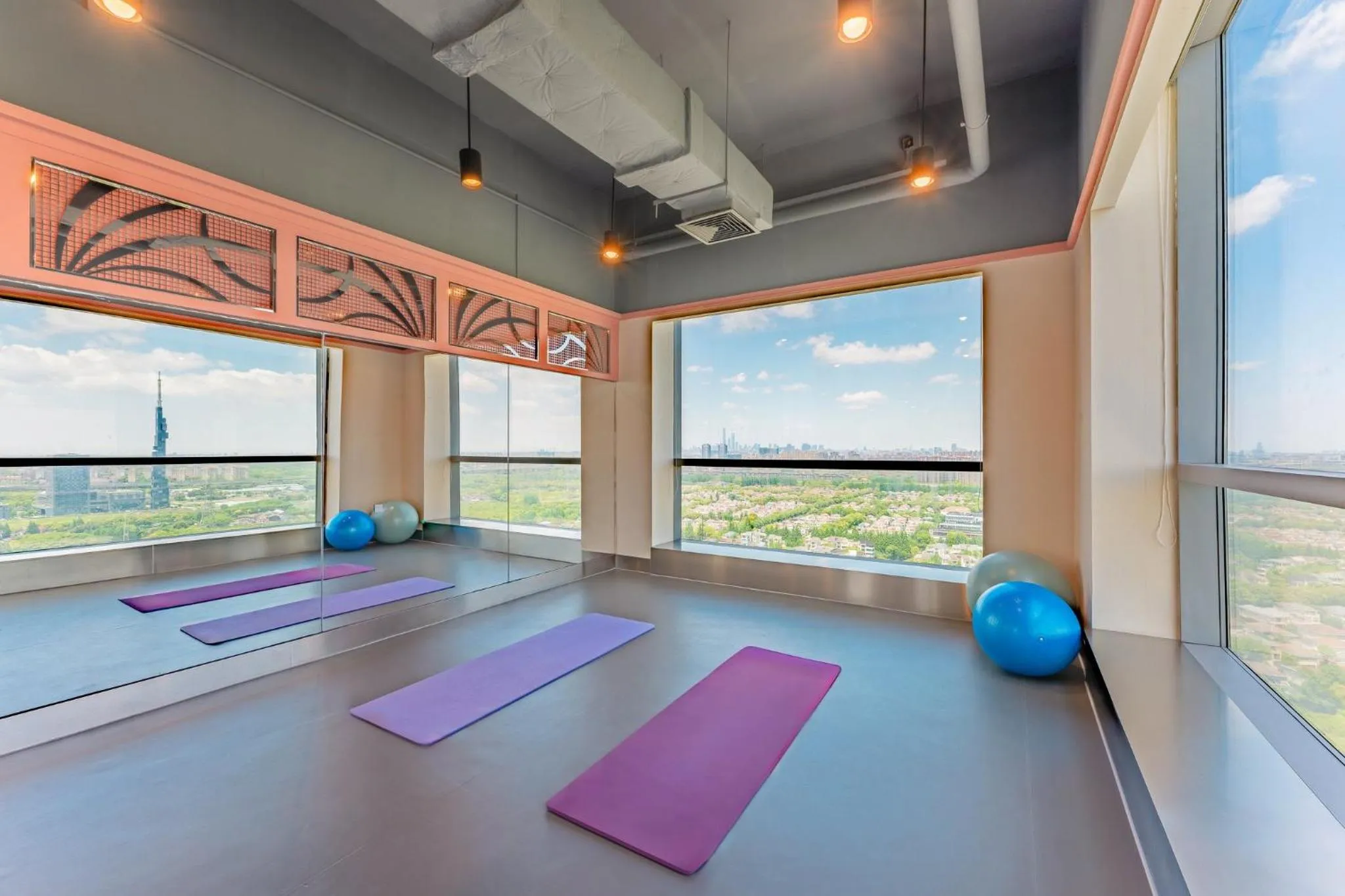 Fitness centre/facilities in Holiday Inn Shanghai Pudong Kangqiao by IHG - Free shuttle bus to Disney land, Ins Swimming Pool