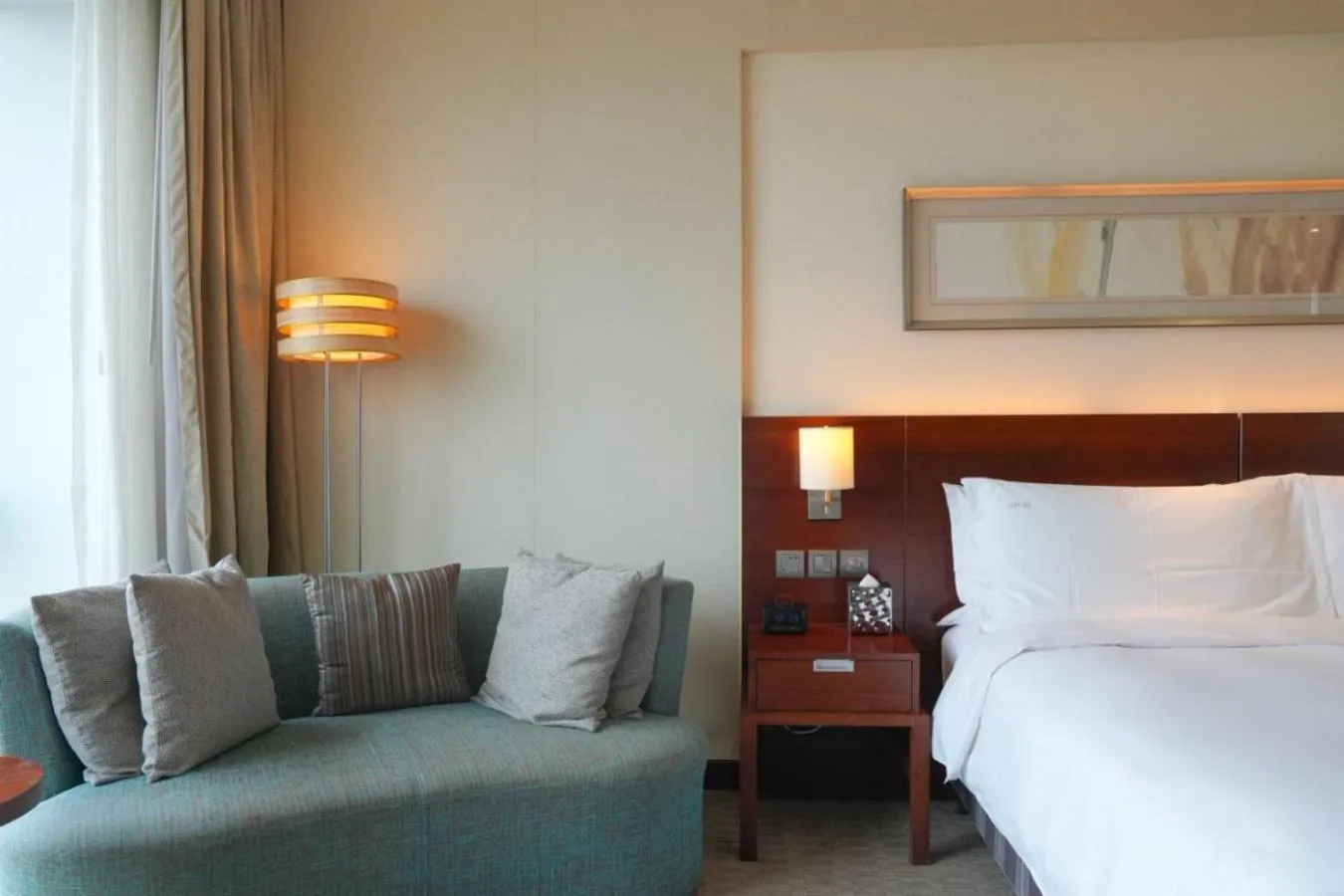 Bed in Holiday Inn Shanghai Pudong Kangqiao by IHG - Free shuttle bus to Disney land, Ins Swimming Pool