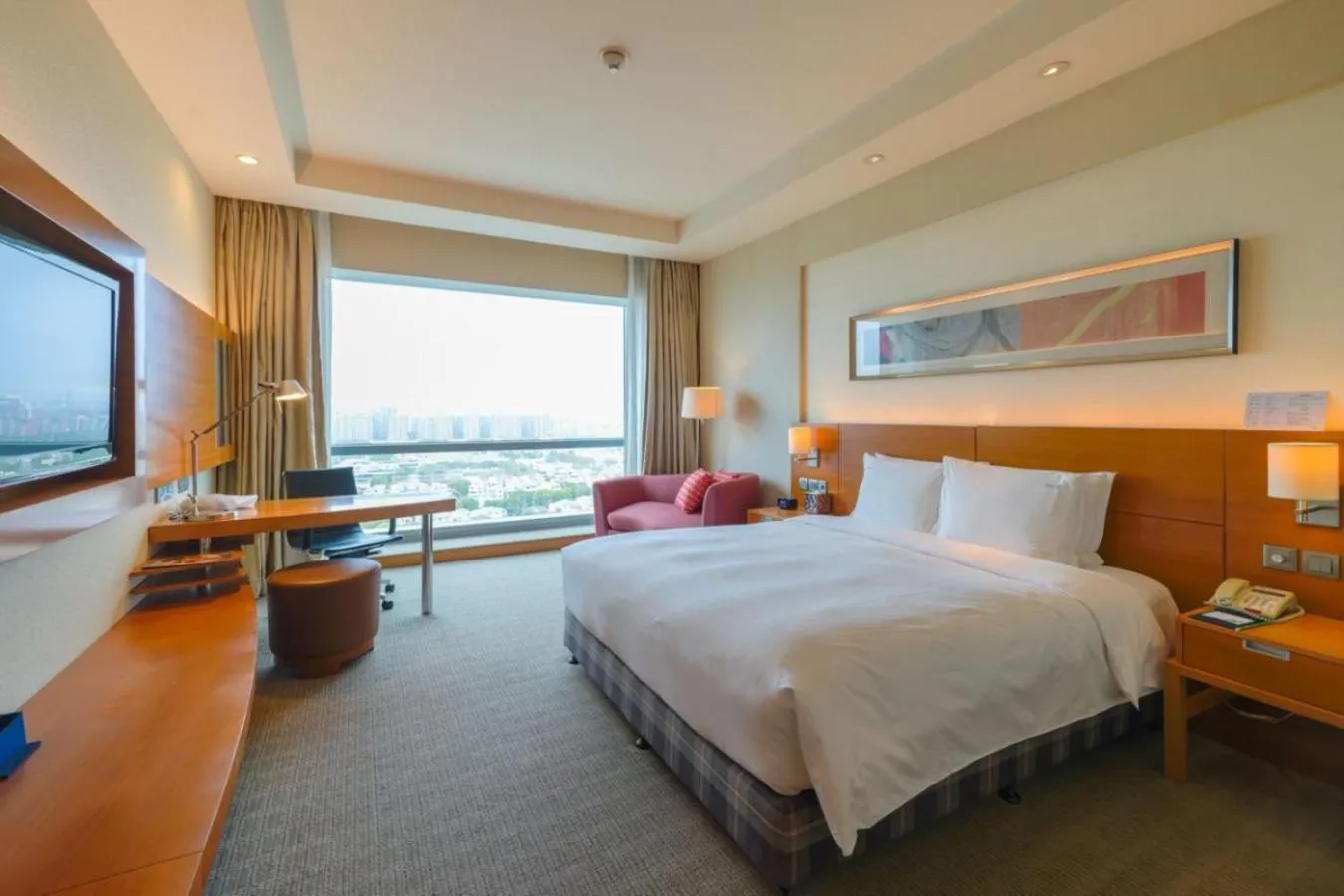 Bed in Holiday Inn Shanghai Pudong Kangqiao by IHG - Free shuttle bus to Disney land, Ins Swimming Pool