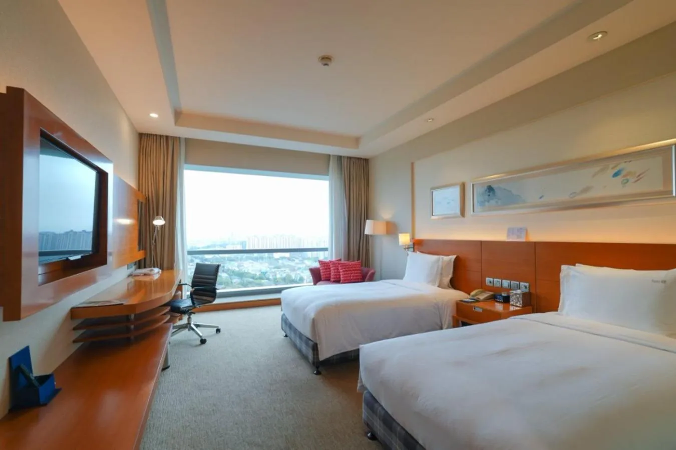 Bed in Holiday Inn Shanghai Pudong Kangqiao by IHG - Free shuttle bus to Disney land, Ins Swimming Pool