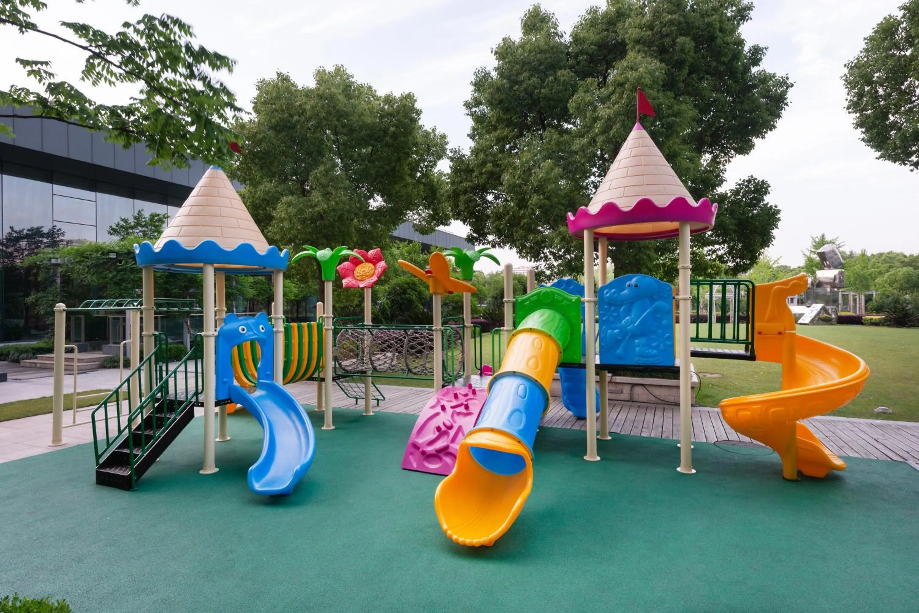 Fitness centre/facilities in Holiday Inn Shanghai Pudong Kangqiao by IHG