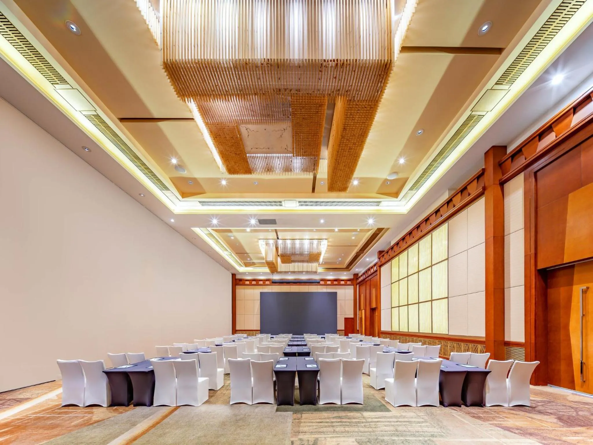 Meeting/conference room in Holiday Inn Shanghai Pudong Kangqiao by IHG - Free shuttle bus to Disney land, Ins Swimming Pool