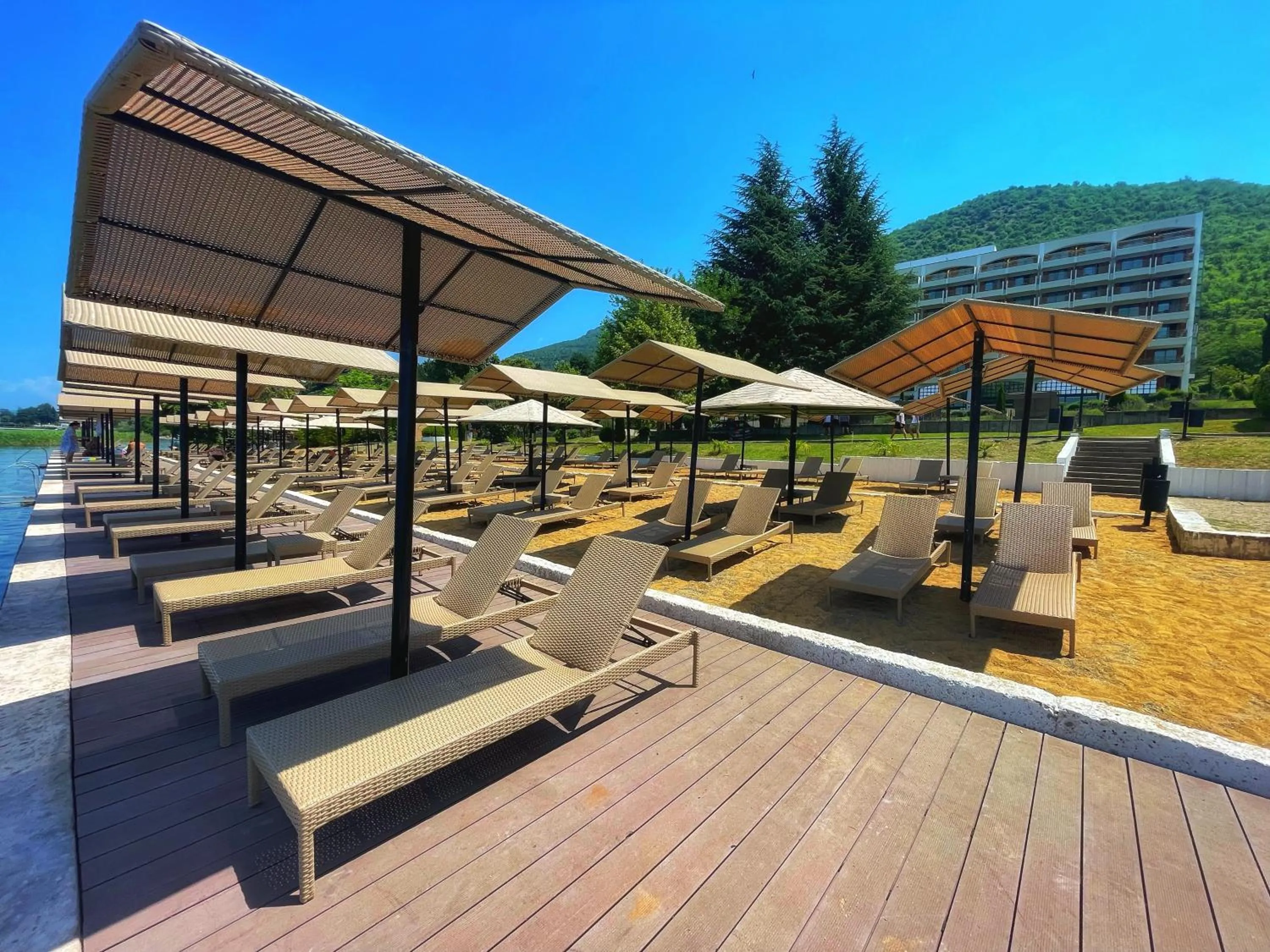 Beach in Hotel Bellevue - Metropol Lake Resort