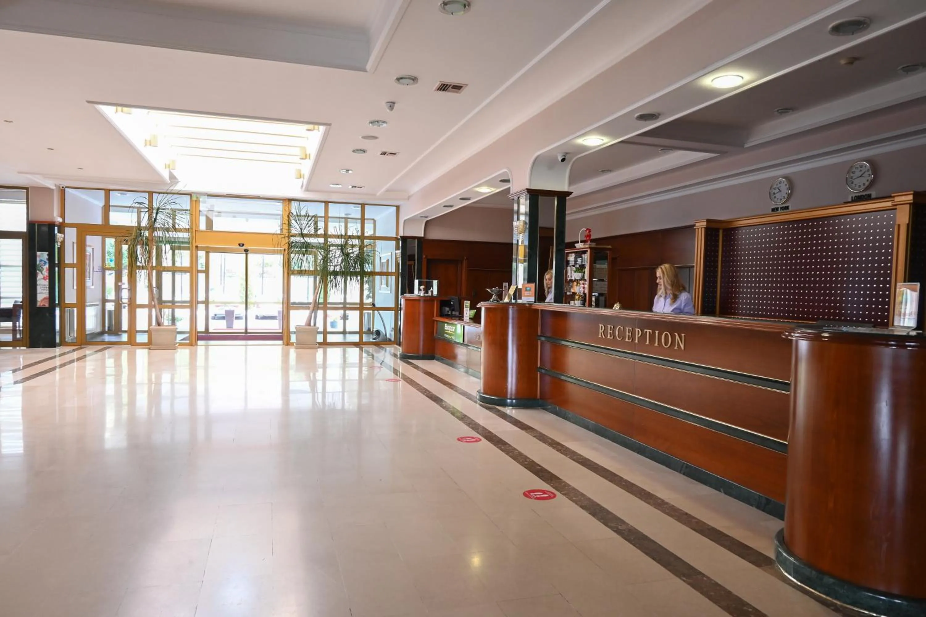Lobby or reception in Hotel Bellevue - Metropol Lake Resort