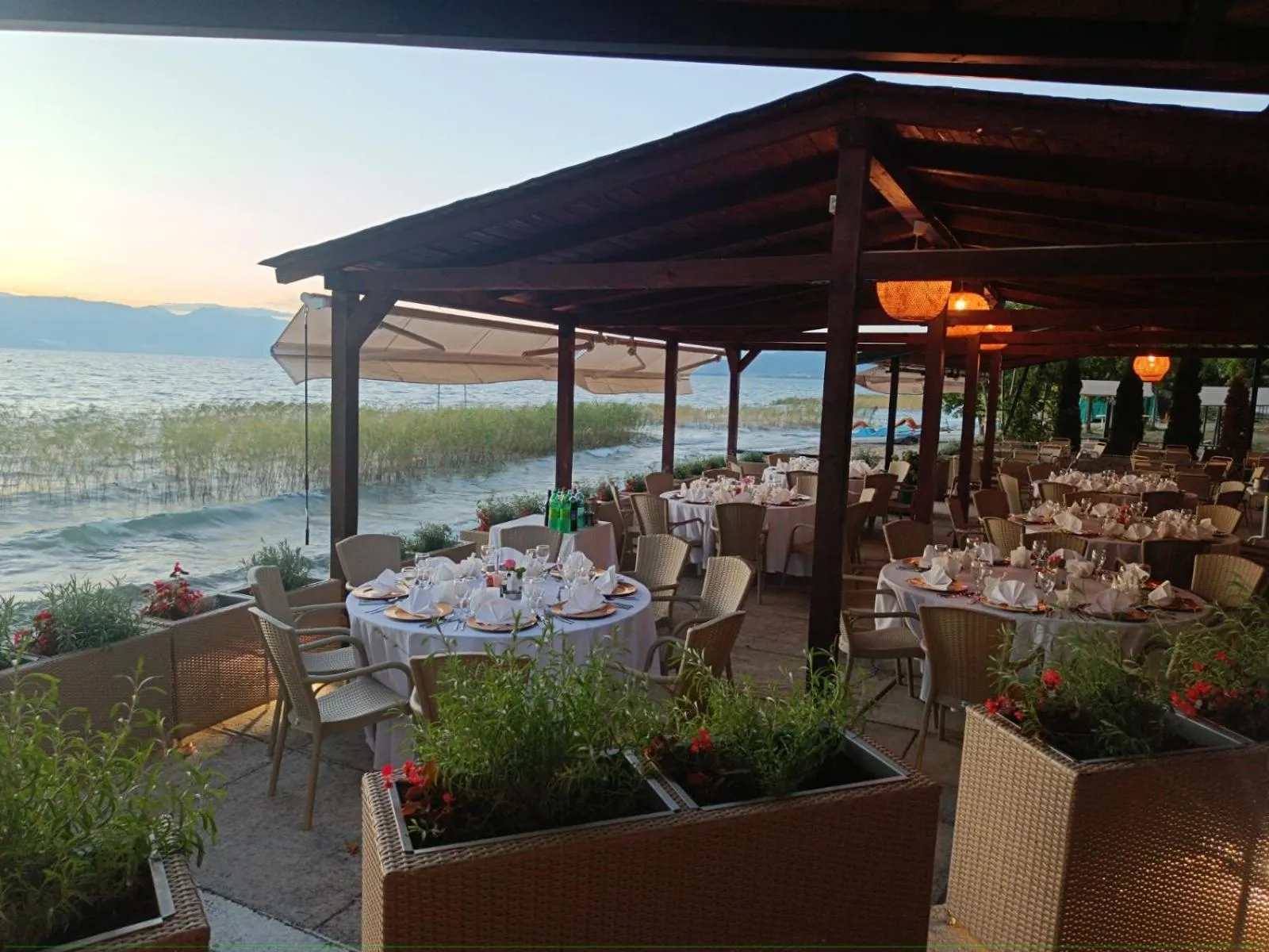 Beach in Hotel Bellevue - Metropol Lake Resort