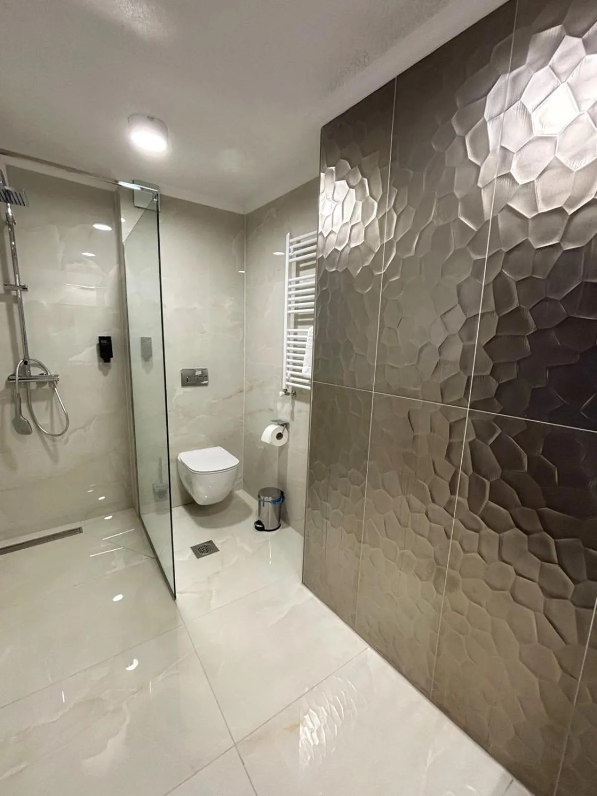Shower in Hotel Bellevue - Metropol Lake Resort