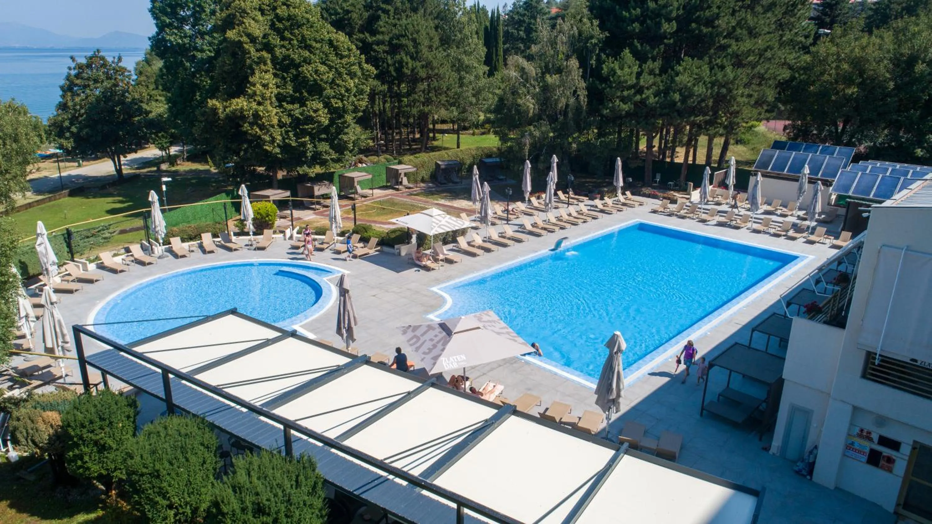 Swimming pool in Hotel Bellevue - Metropol Lake Resort