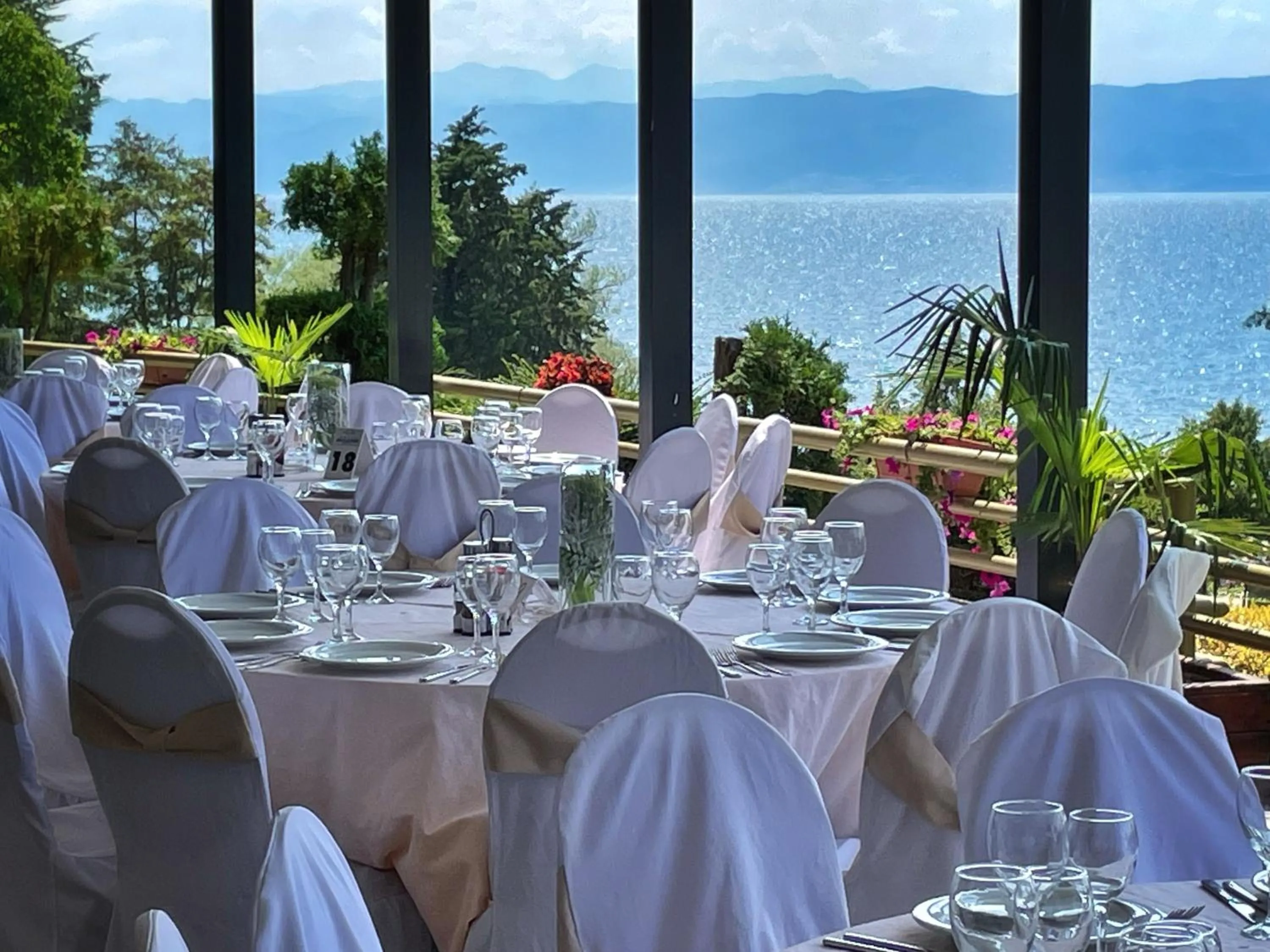 Dining area in Hotel Bellevue - Metropol Lake Resort
