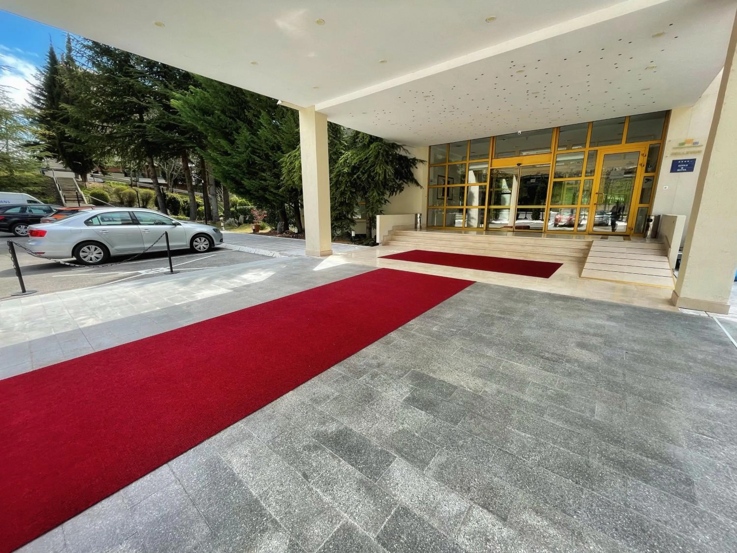 Facade/entrance in Hotel Bellevue - Metropol Lake Resort