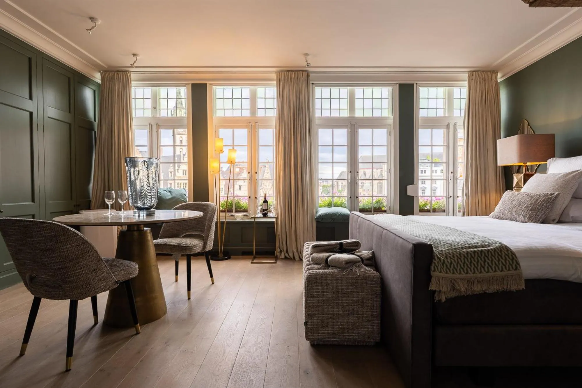 Bed in Rooms With A View