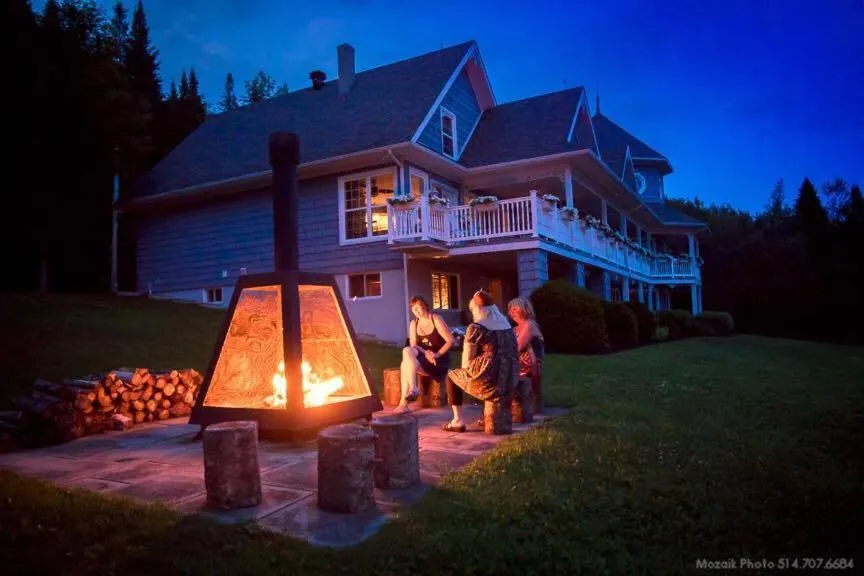 Garden in La Maison Bleue du Lac Wallace