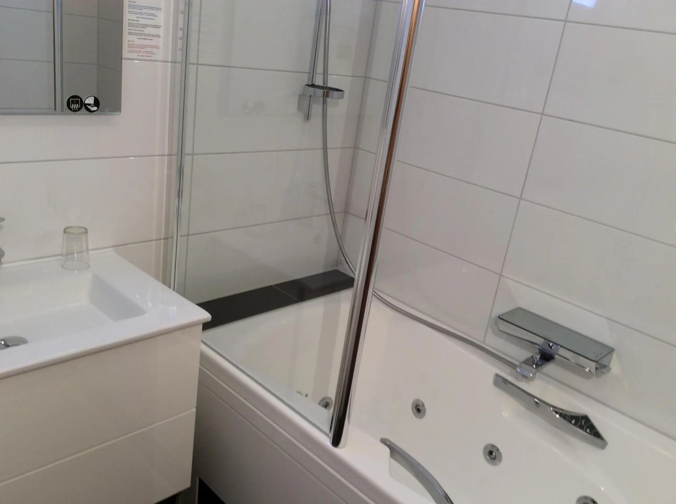 Hot Tub in Hôtel Des Bois