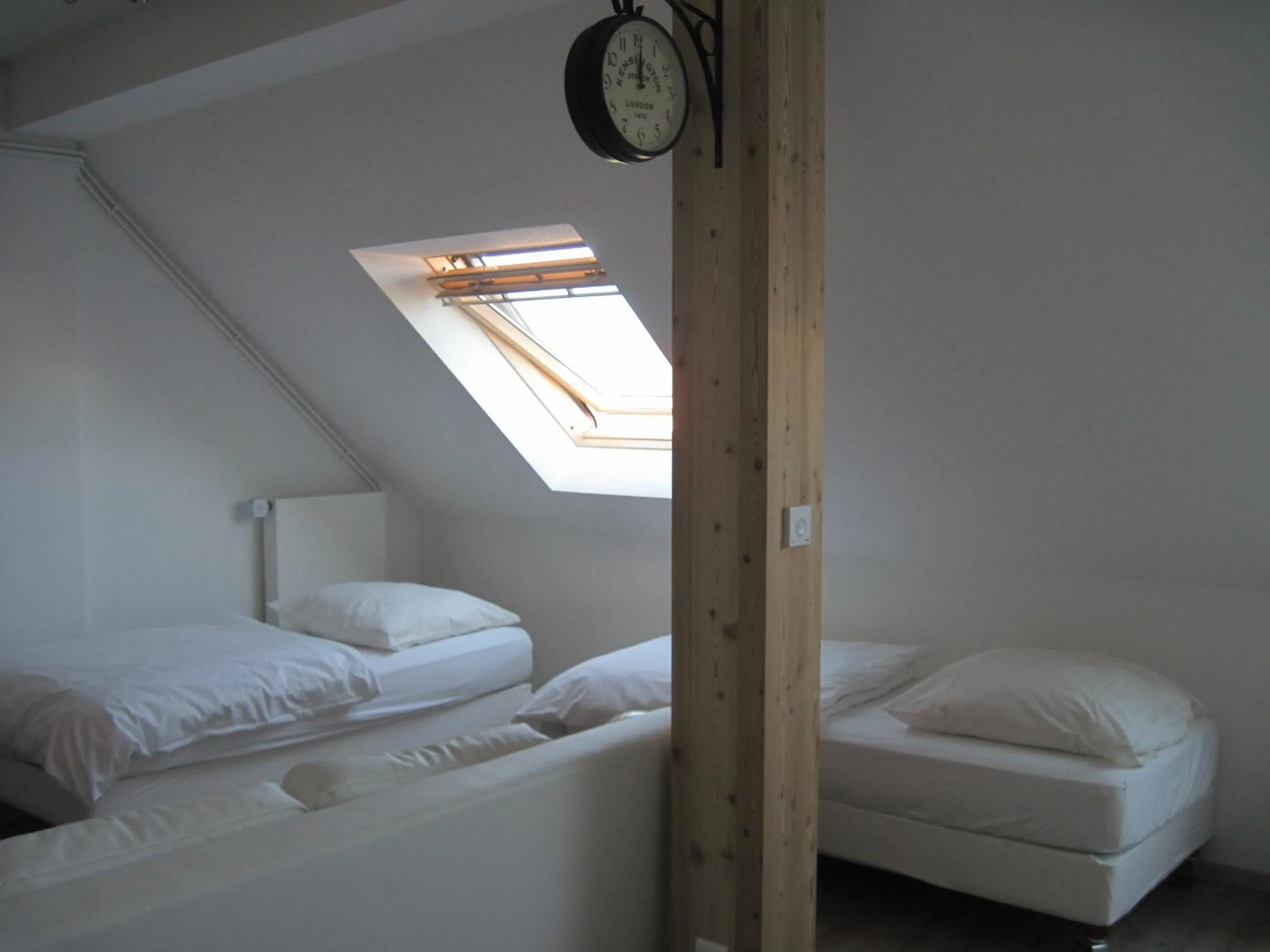 Photo of the whole room, Bed in Hôtel Des Bois
