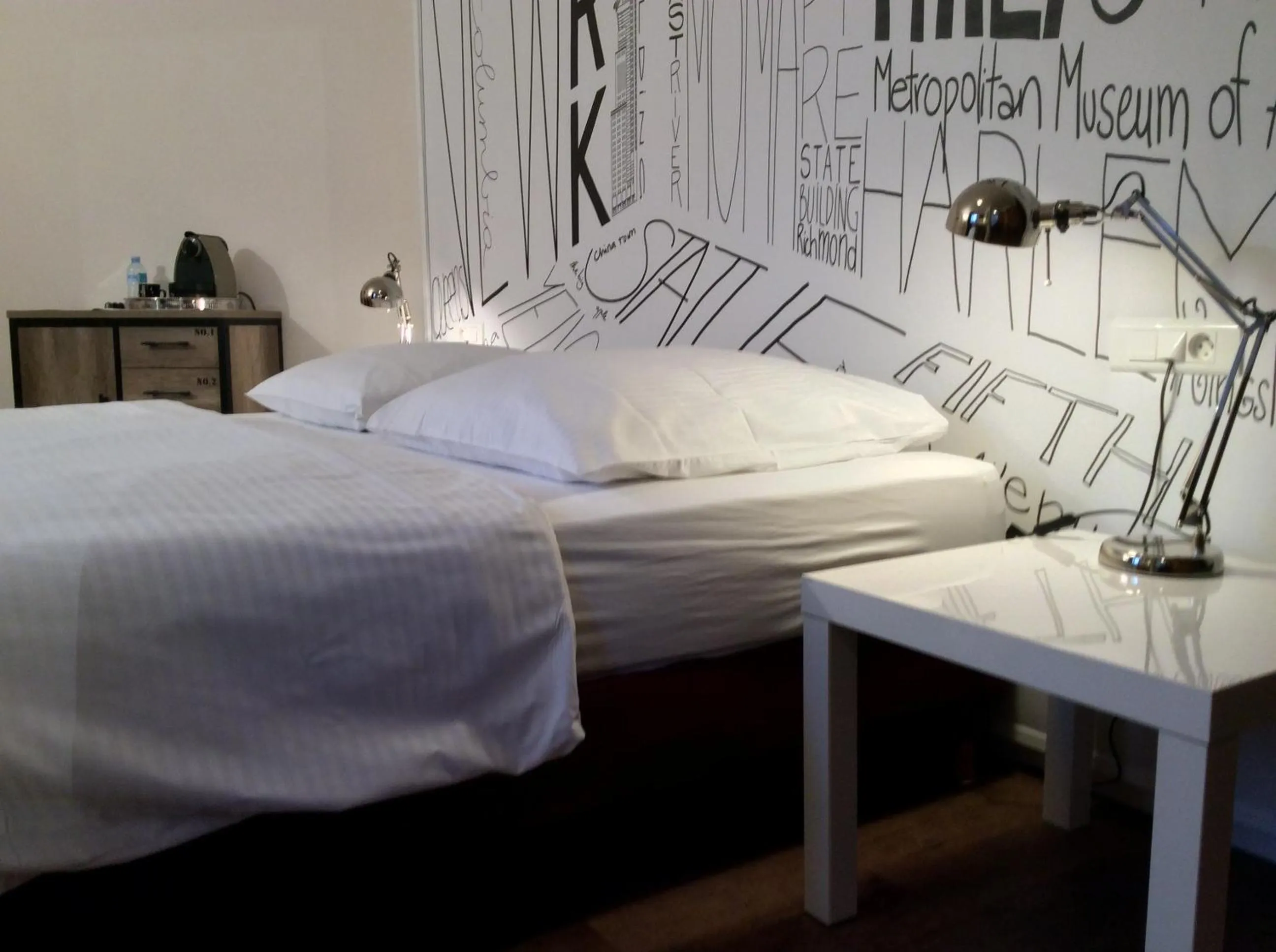 Coffee/tea facilities, Bed in Hôtel Des Bois