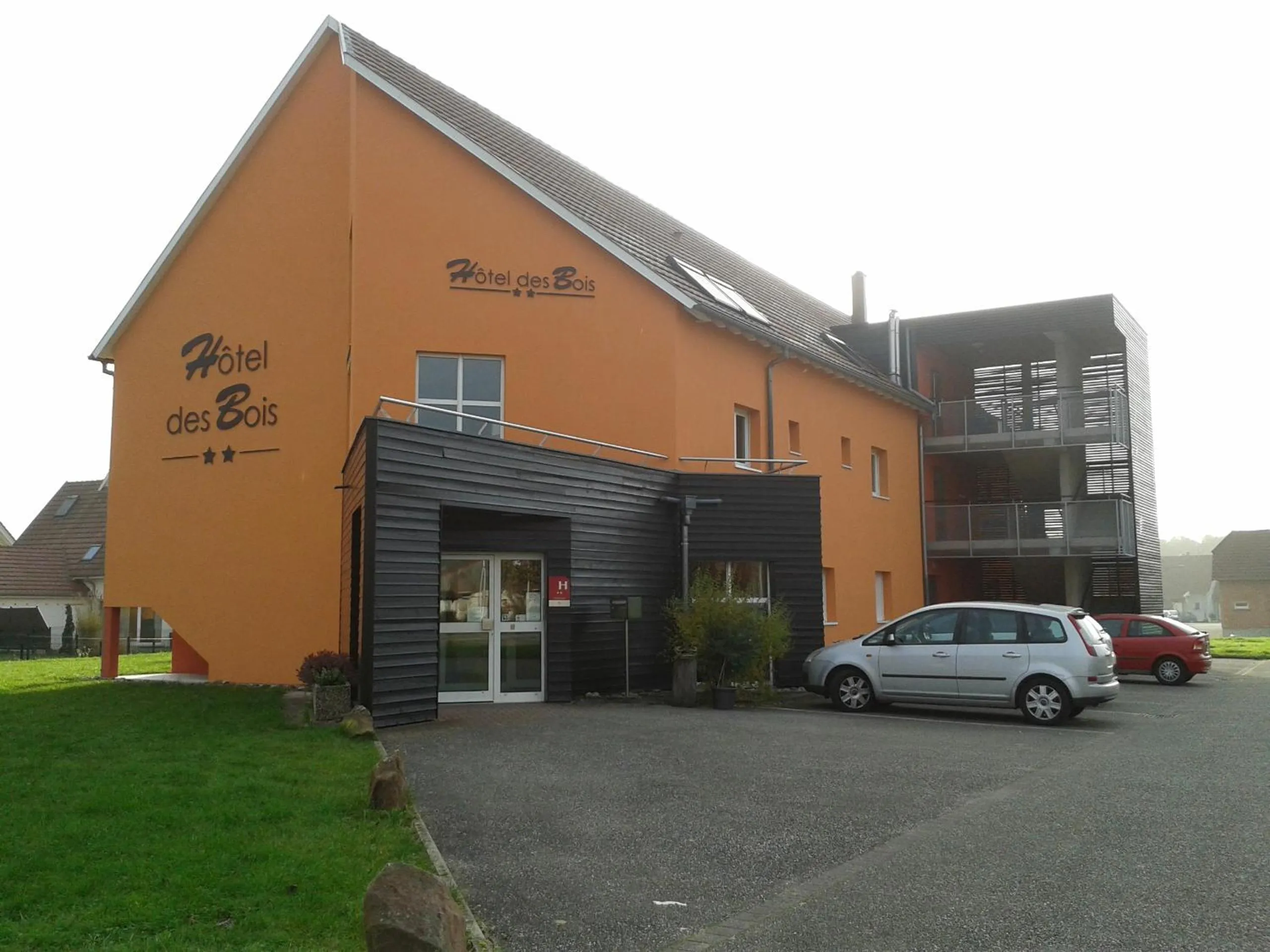 Facade/entrance in Hôtel Des Bois