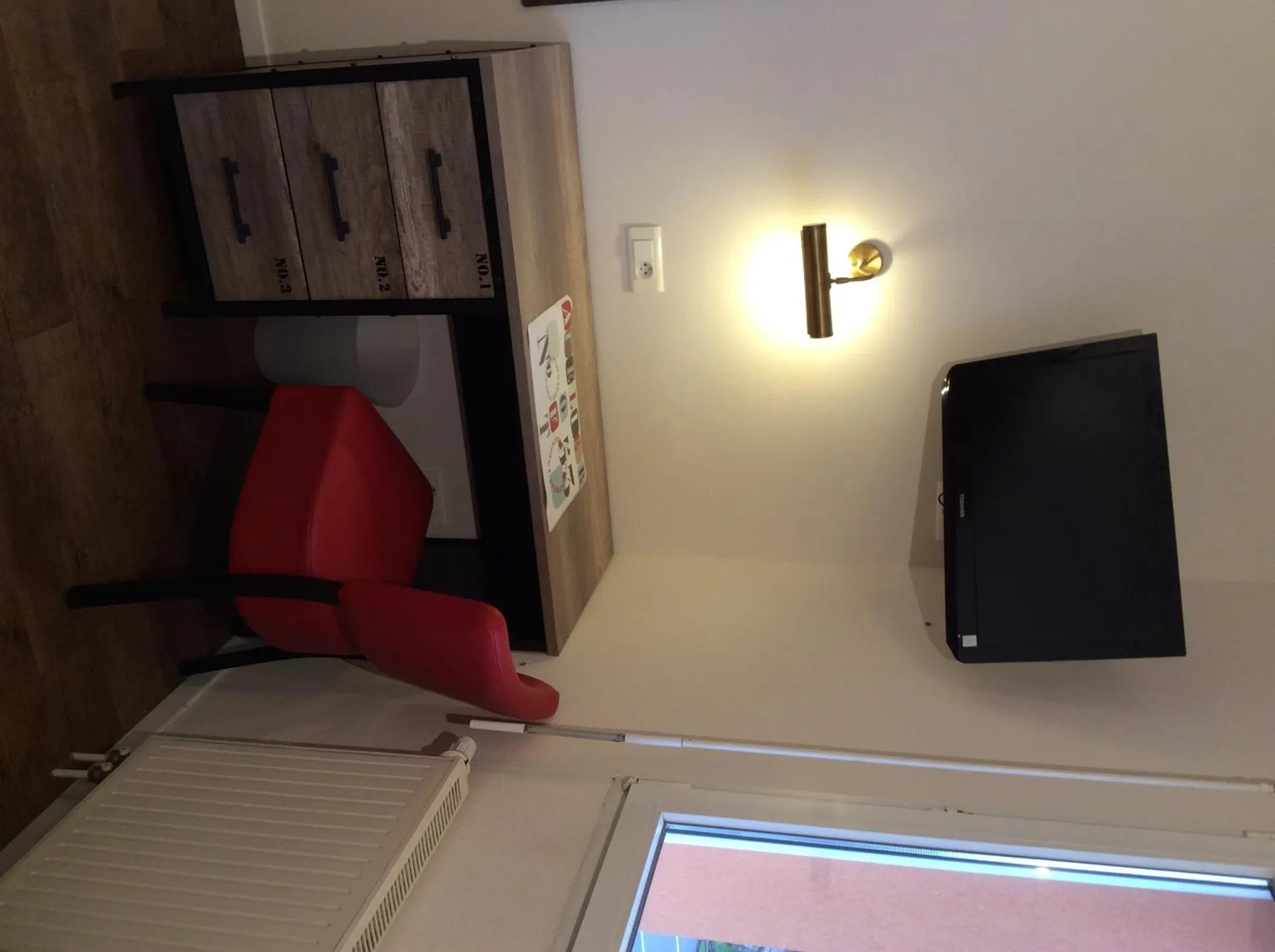 TV and multimedia in Hôtel Des Bois