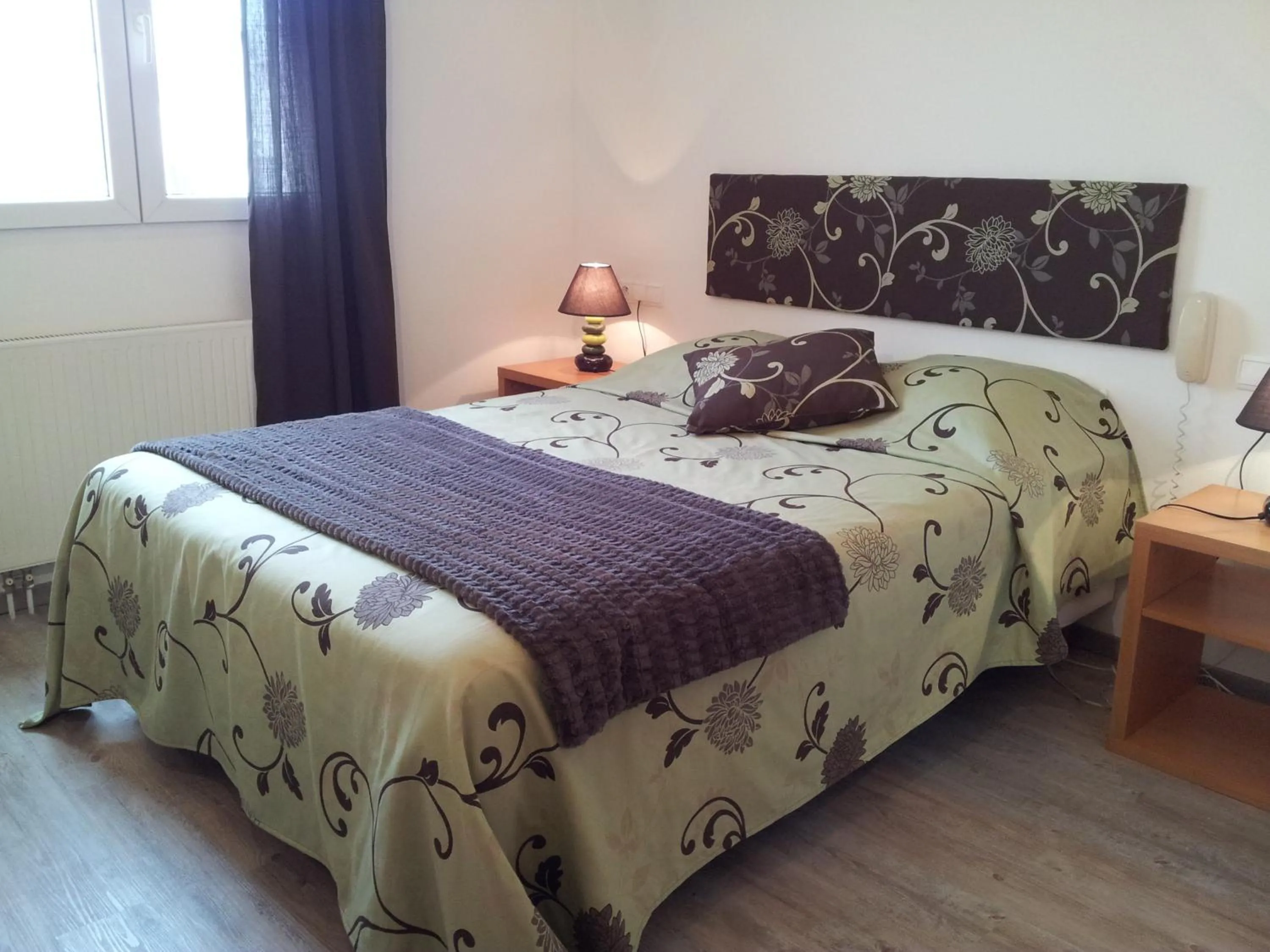 Photo of the whole room, Bed in Hôtel Des Bois