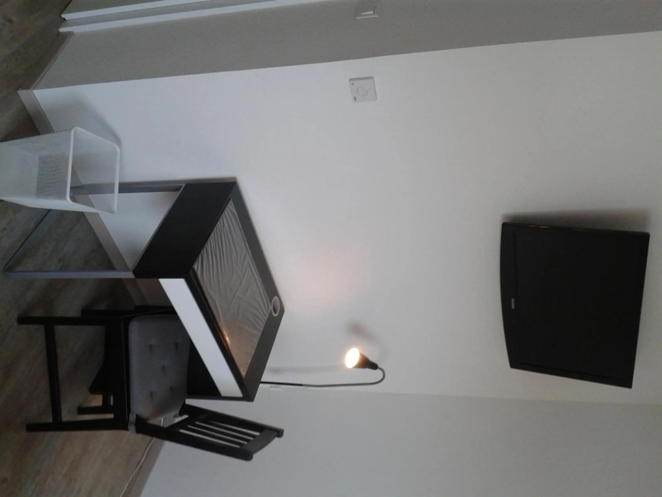 TV and multimedia in Hôtel Des Bois