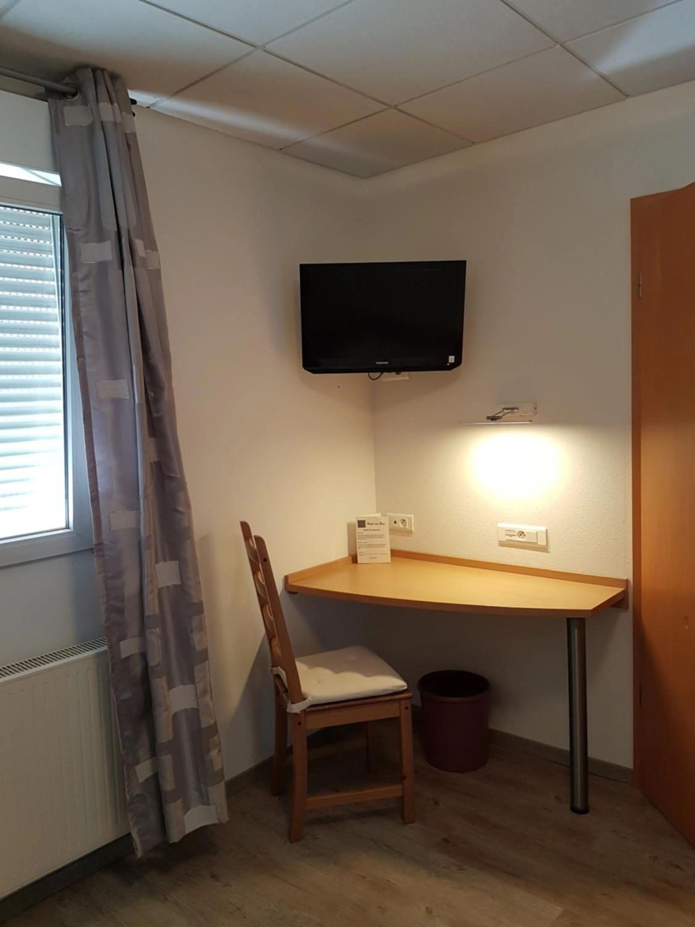 TV and multimedia in Hôtel Des Bois